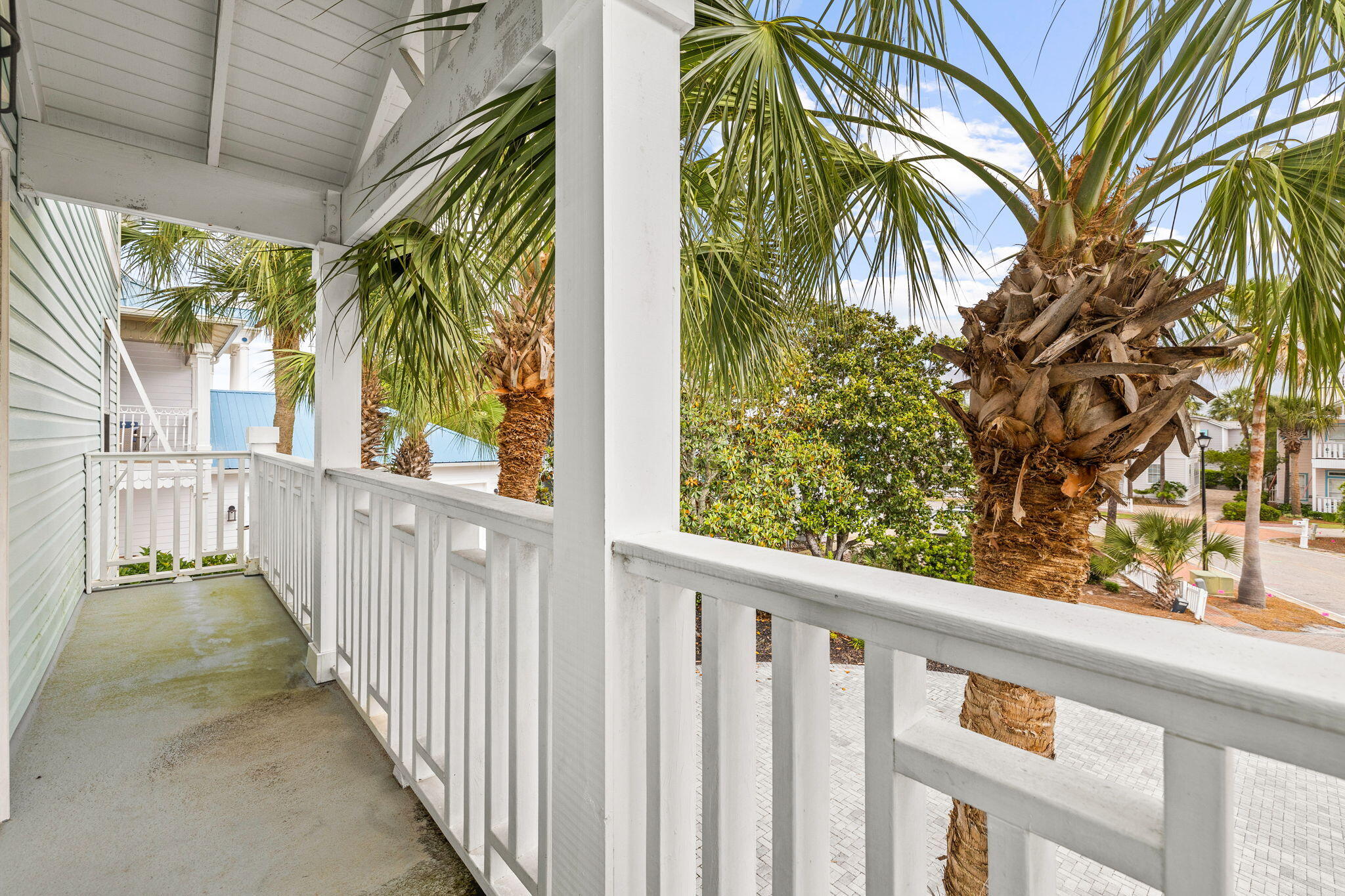 CRYSTAL SHORES - Residential