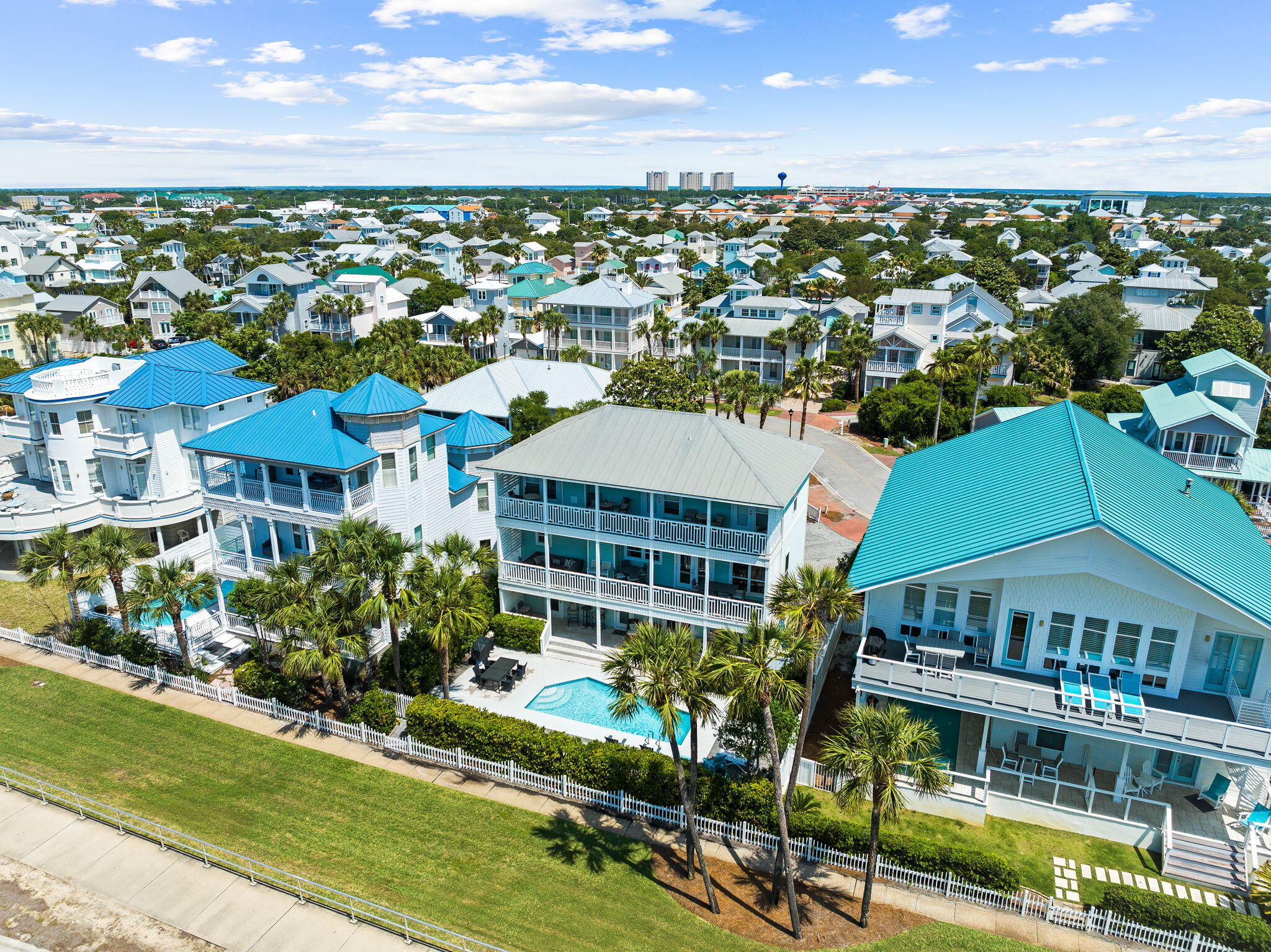 CRYSTAL SHORES - Residential