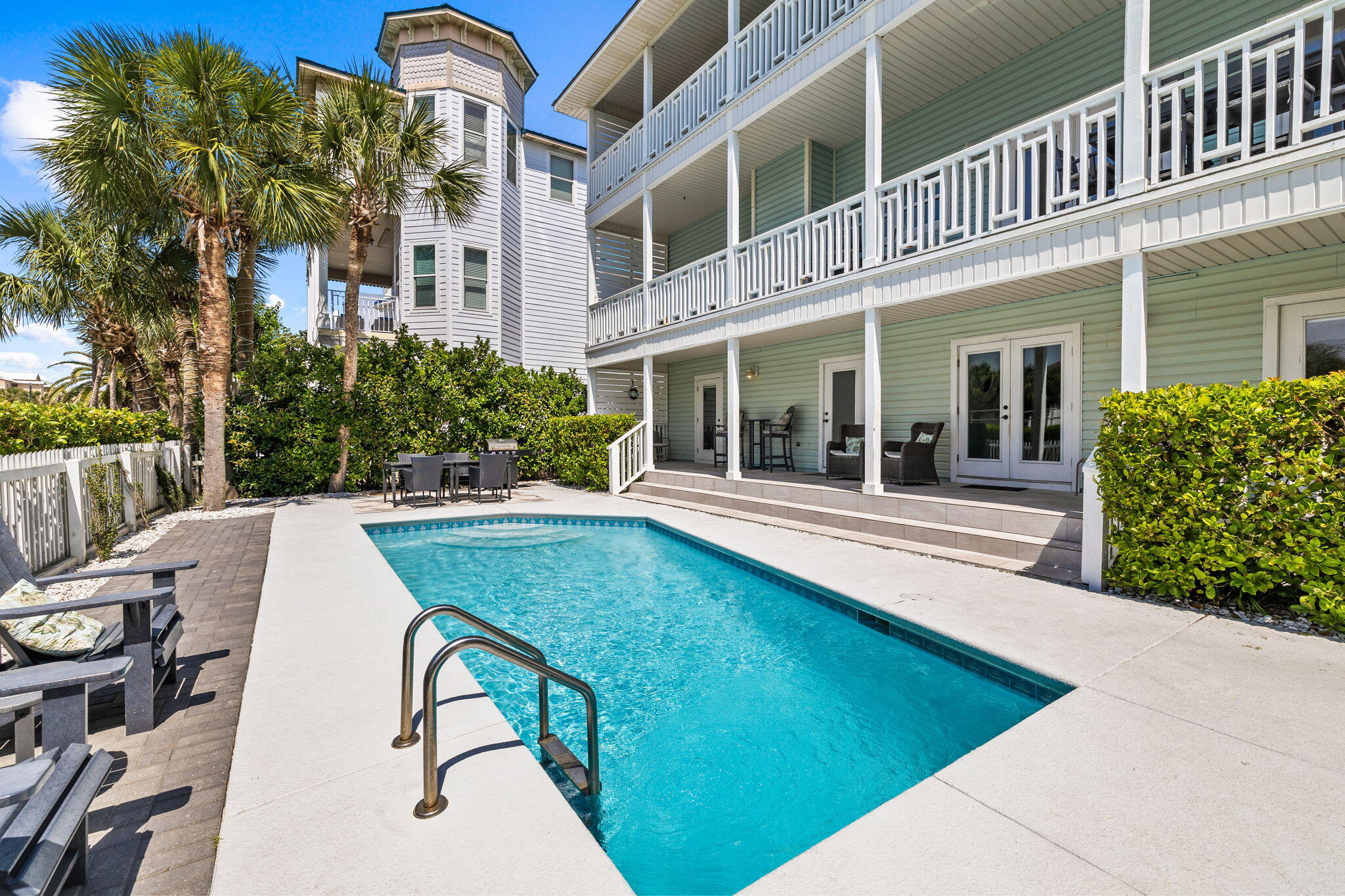 CRYSTAL SHORES - Residential