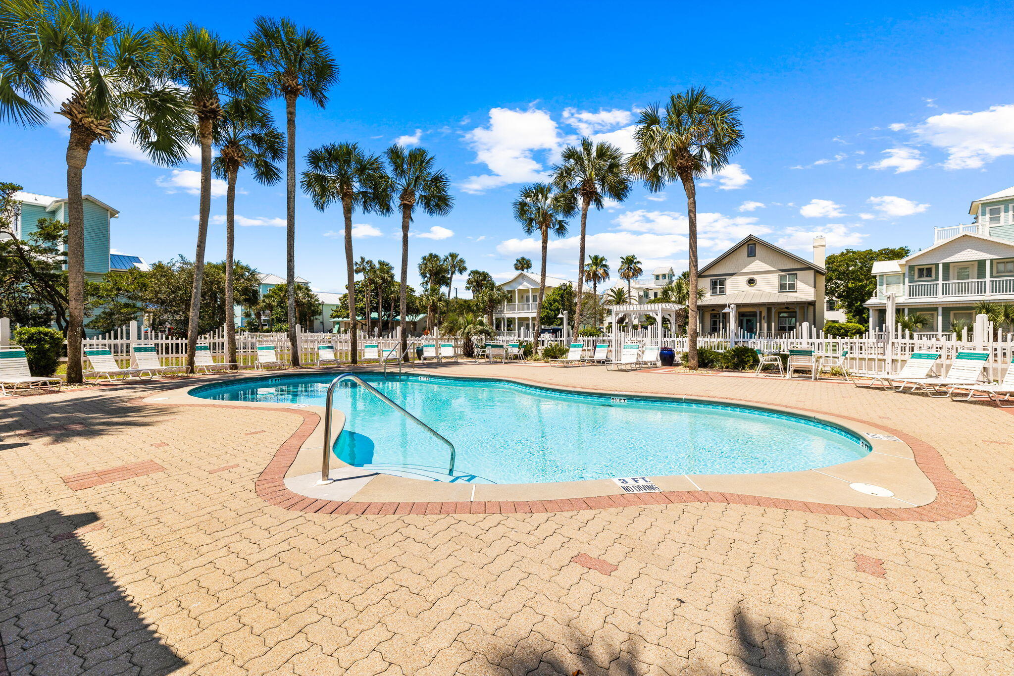 CRYSTAL SHORES - Residential
