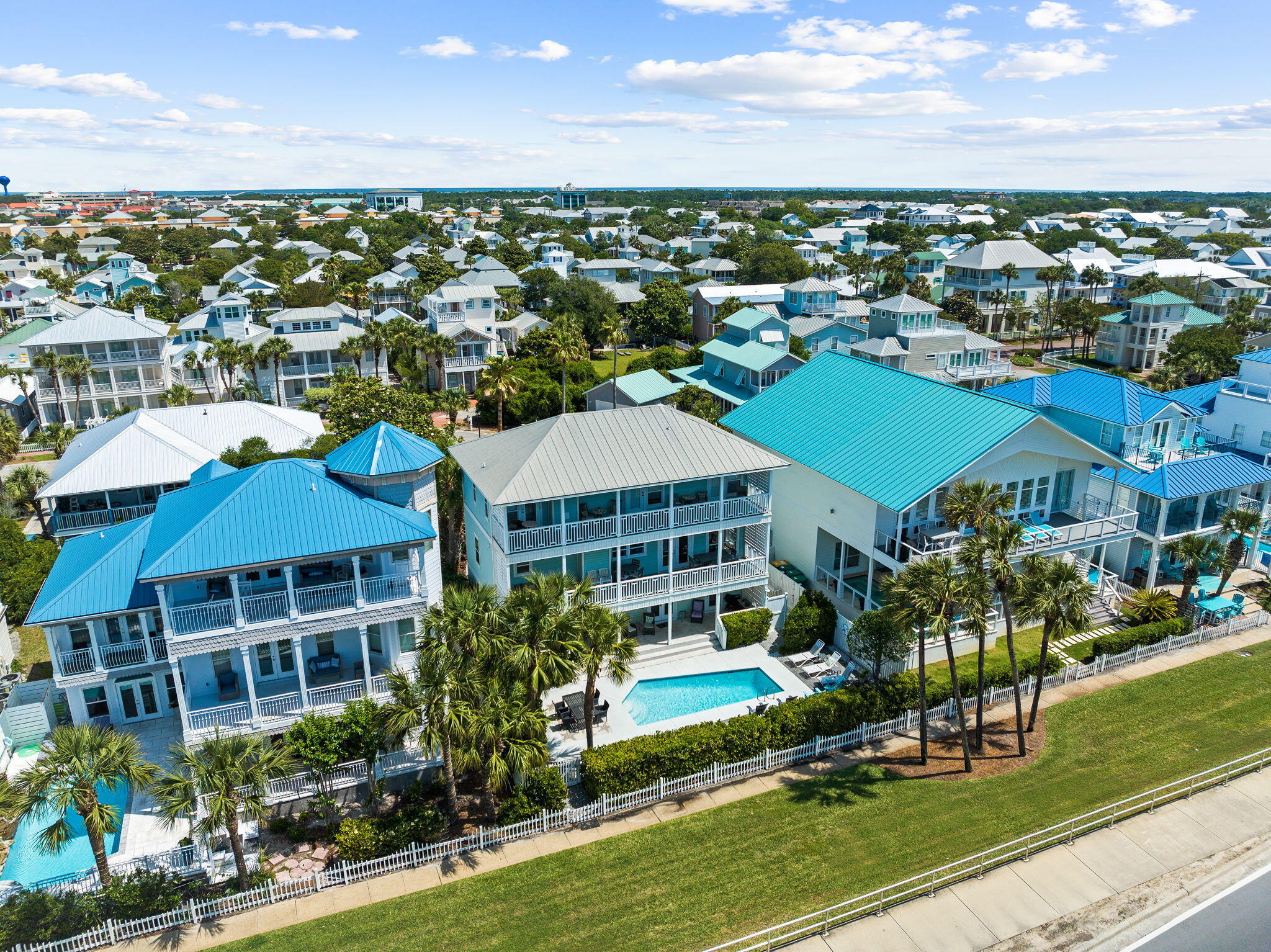 CRYSTAL SHORES - Residential