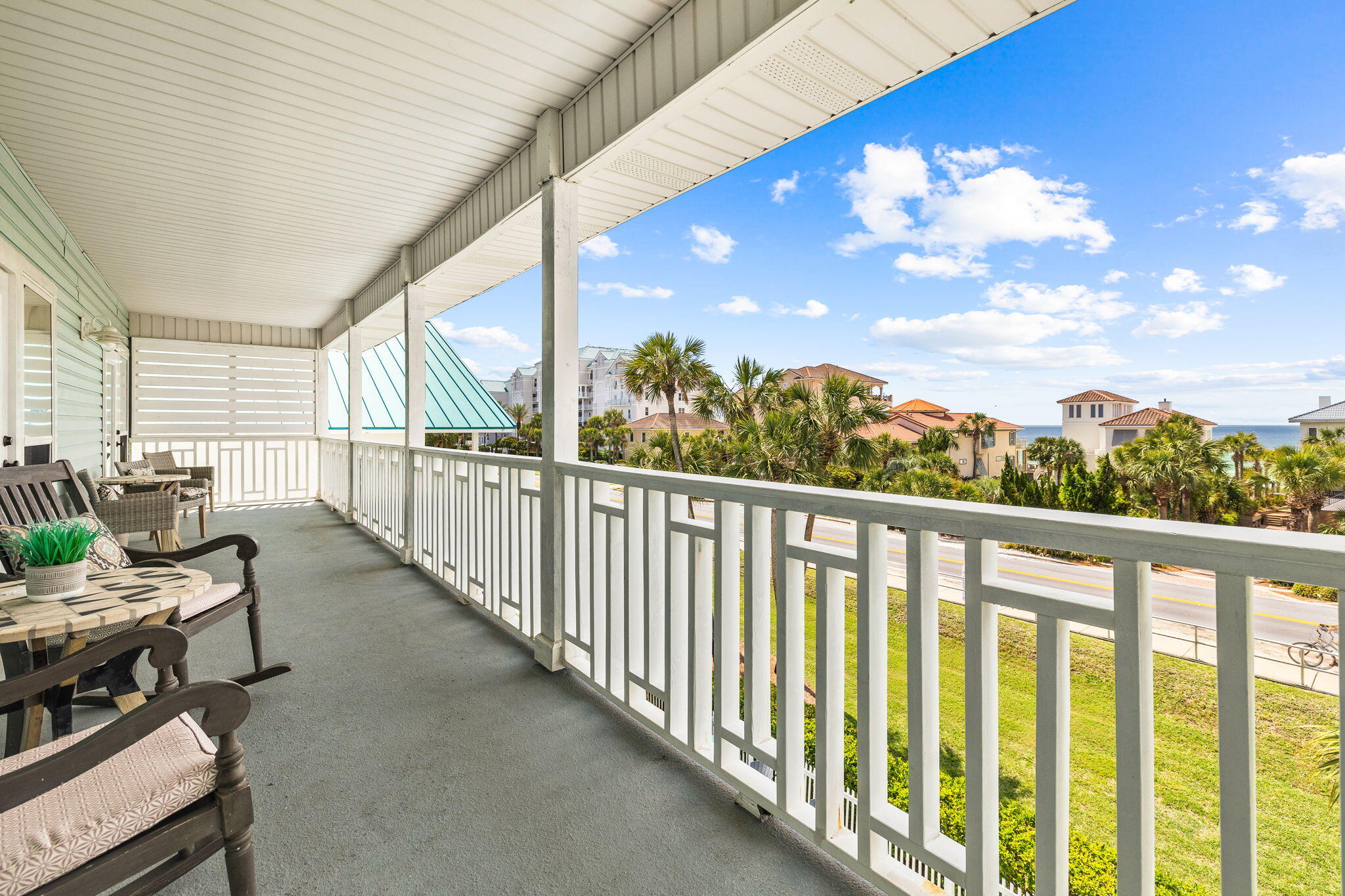 CRYSTAL SHORES - Residential
