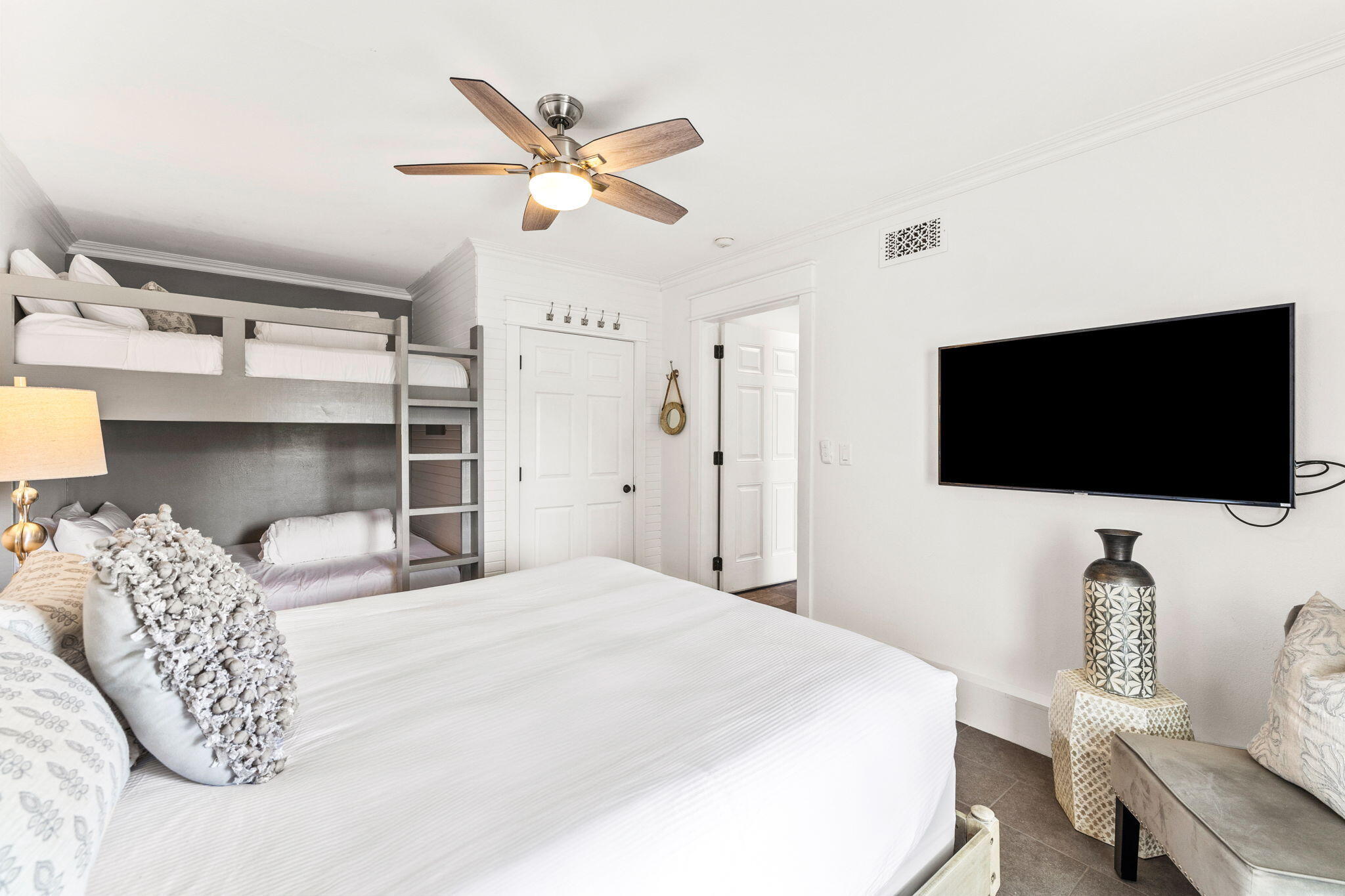 CRYSTAL SHORES - Residential