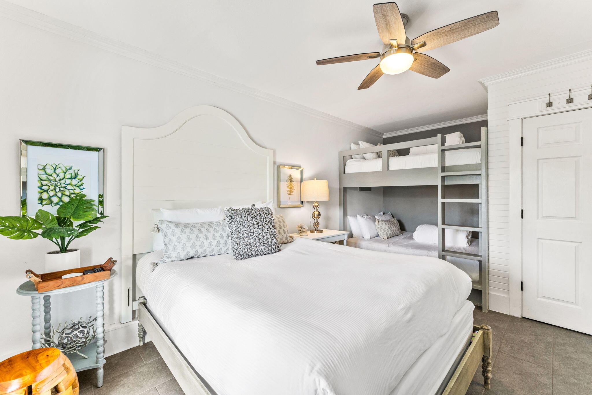 CRYSTAL SHORES - Residential