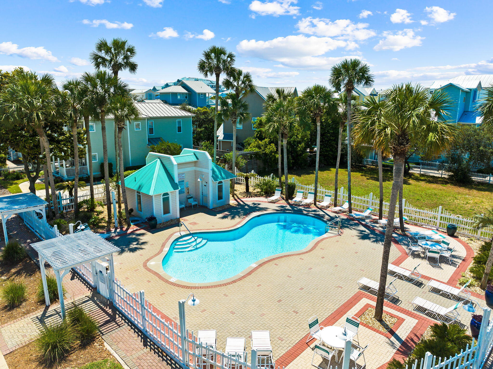 CRYSTAL SHORES - Residential