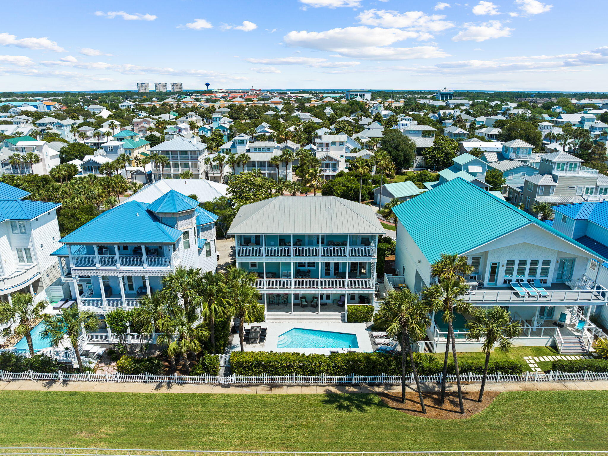 CRYSTAL SHORES - Residential