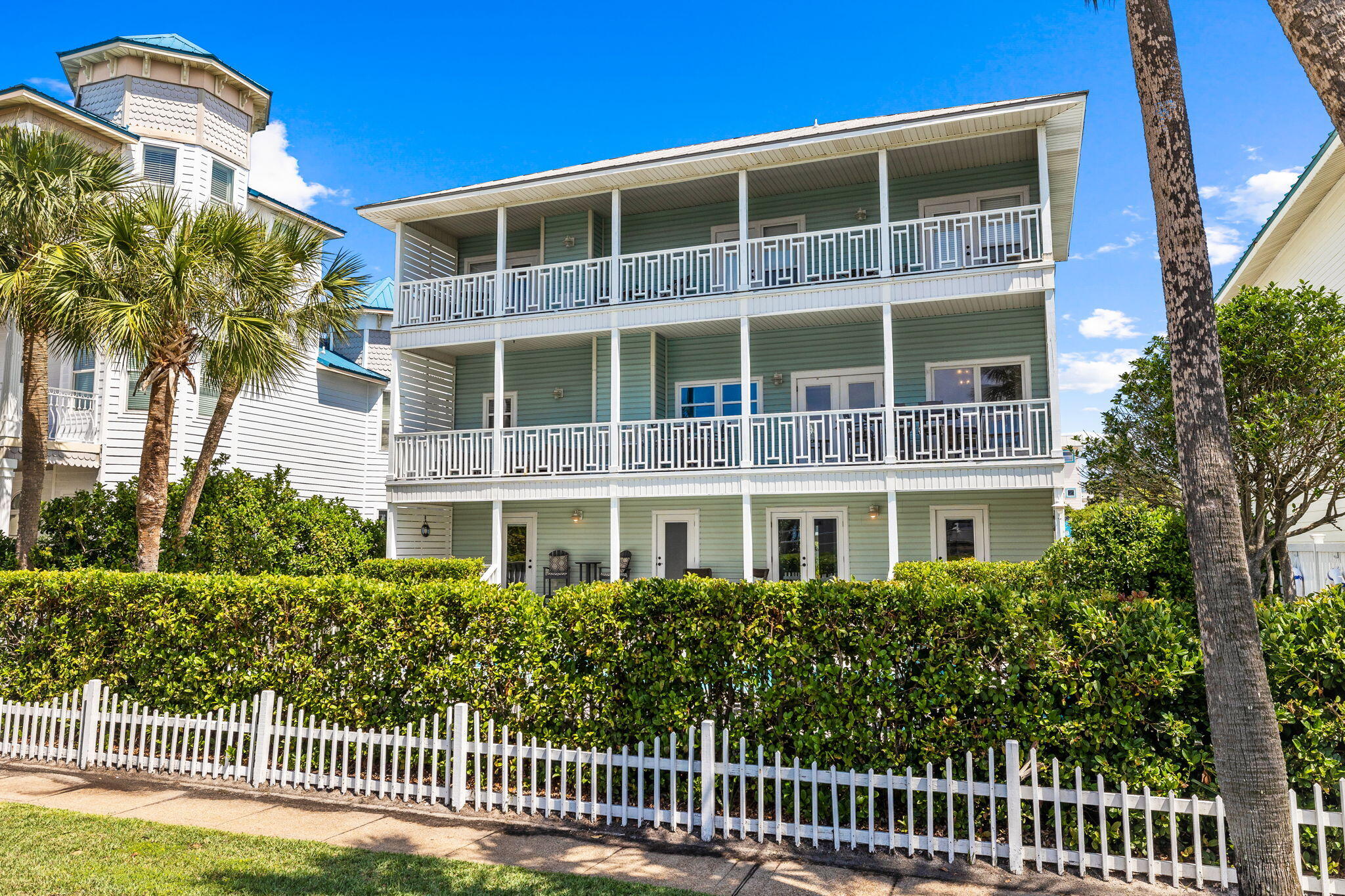 CRYSTAL SHORES - Residential