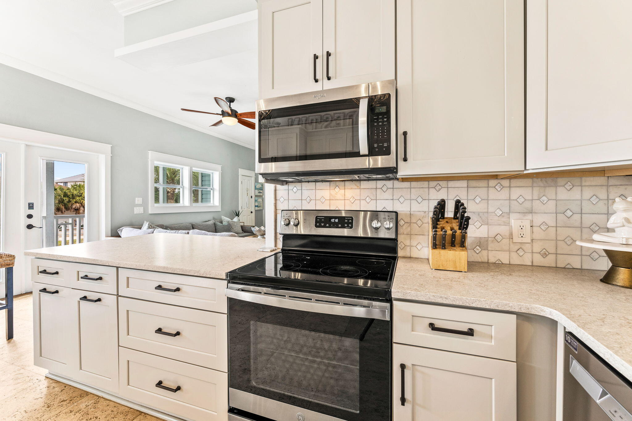 CRYSTAL SHORES - Residential