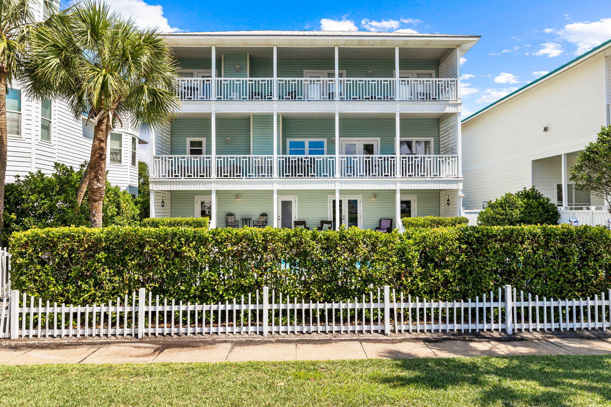 CRYSTAL SHORES - Residential