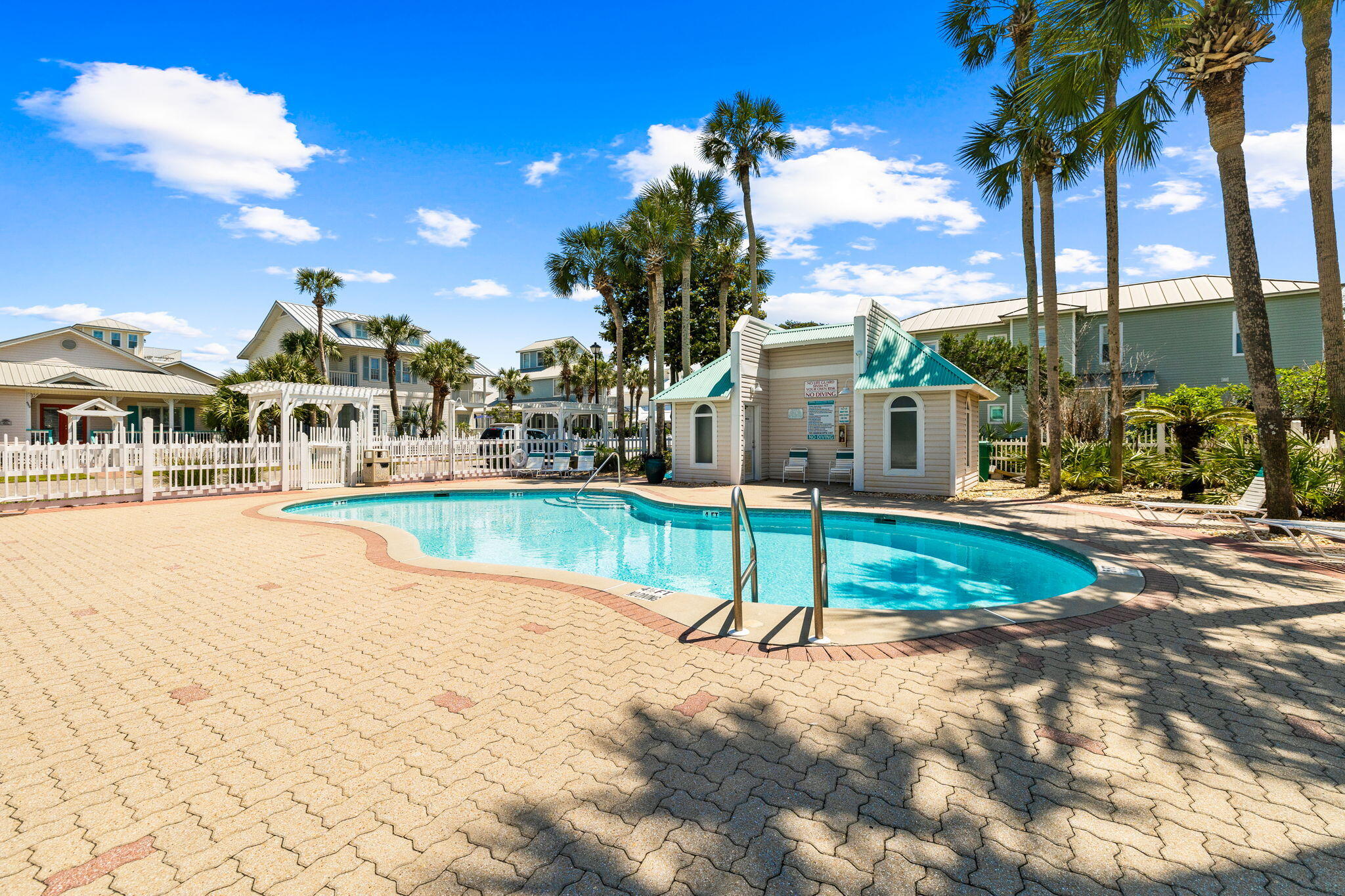 CRYSTAL SHORES - Residential