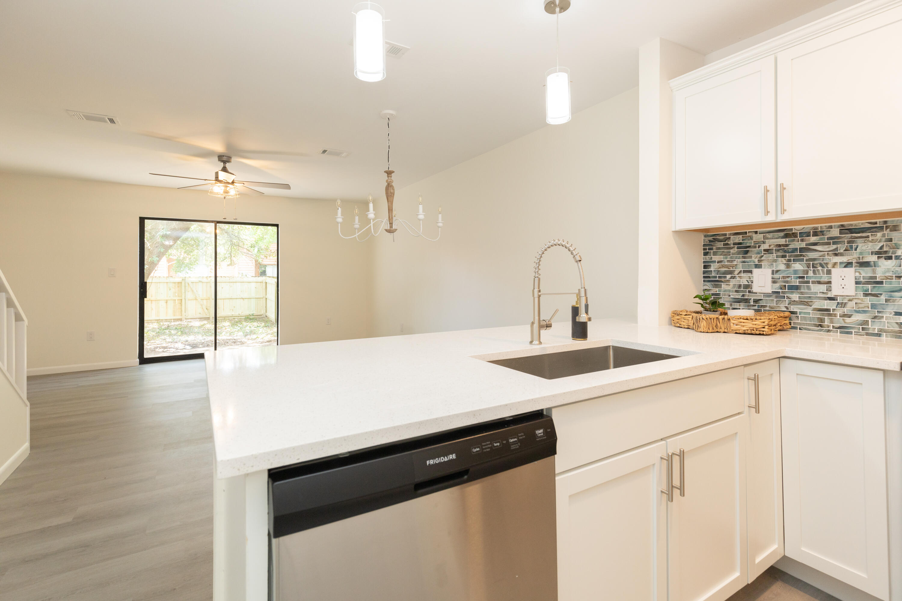 MONTAGE MANOR - Residential