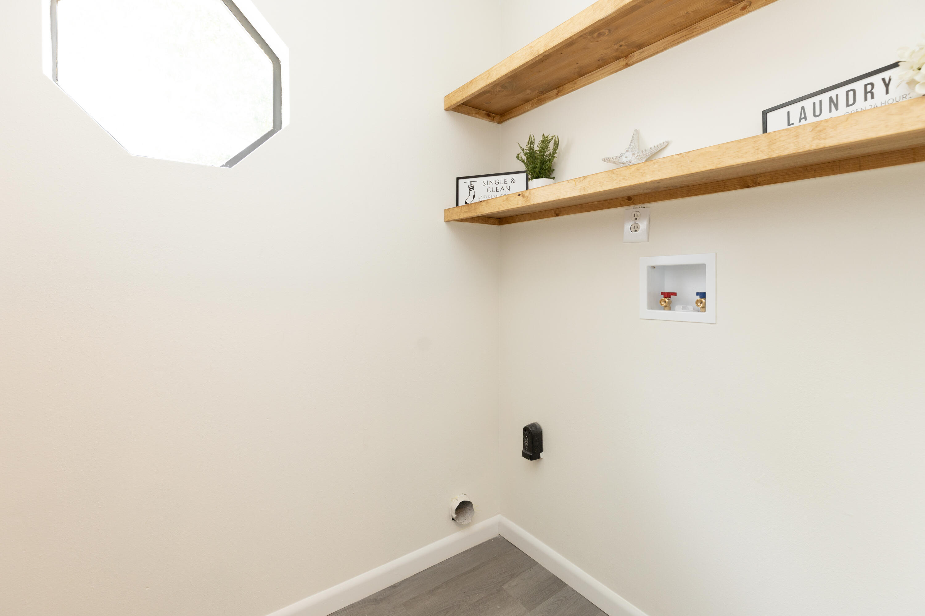 MONTAGE MANOR - Residential