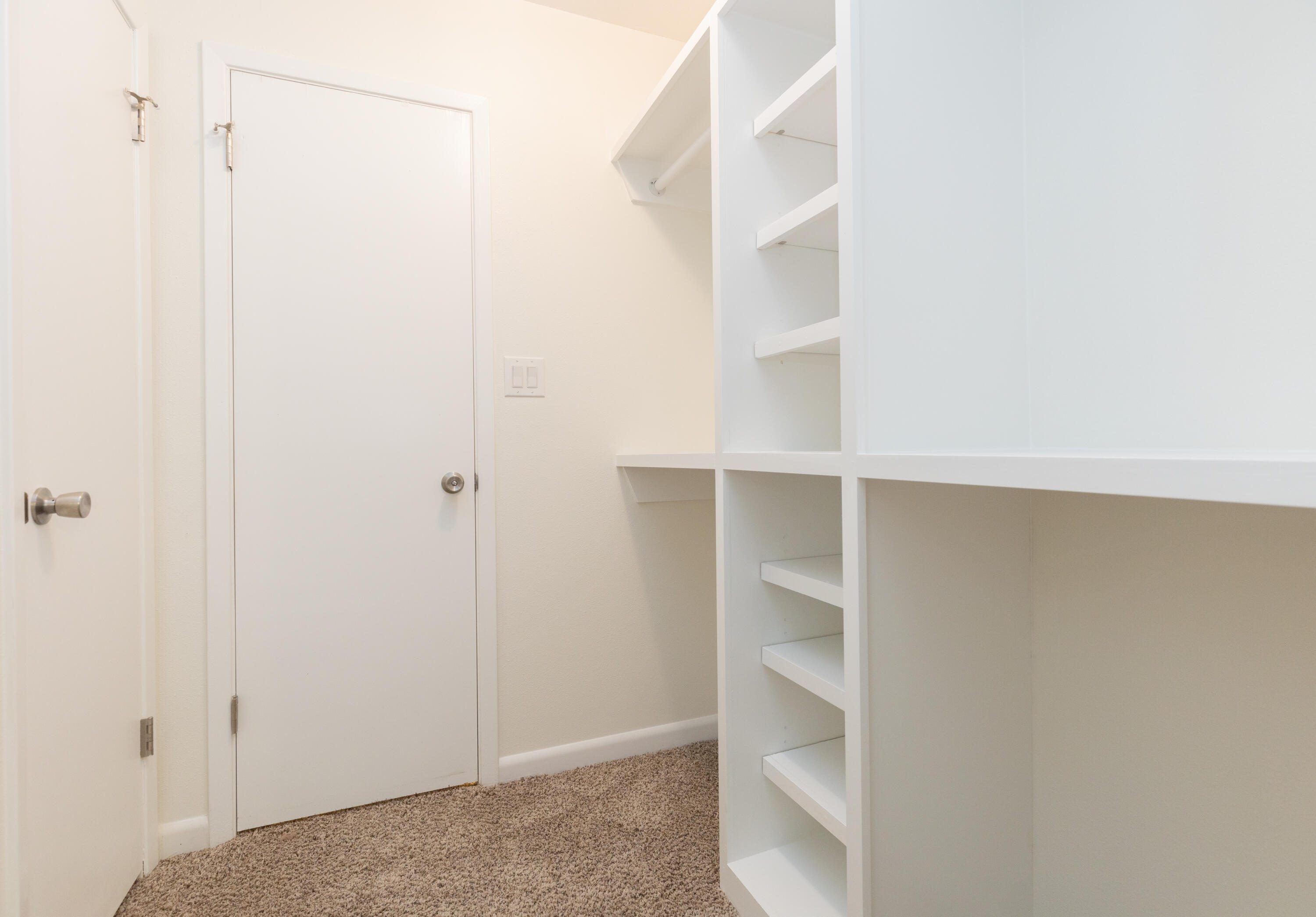 MONTAGE MANOR - Residential