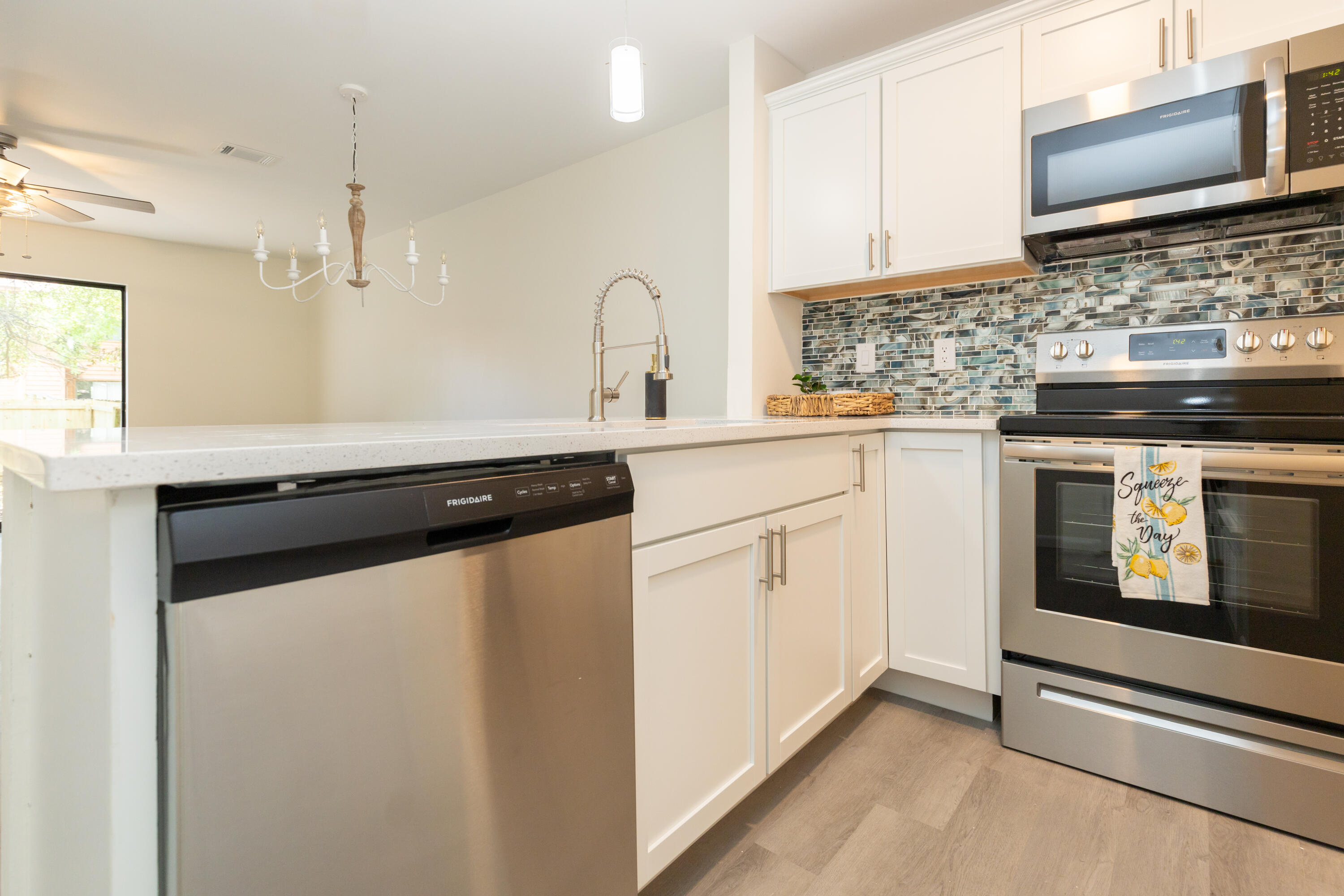 MONTAGE MANOR - Residential