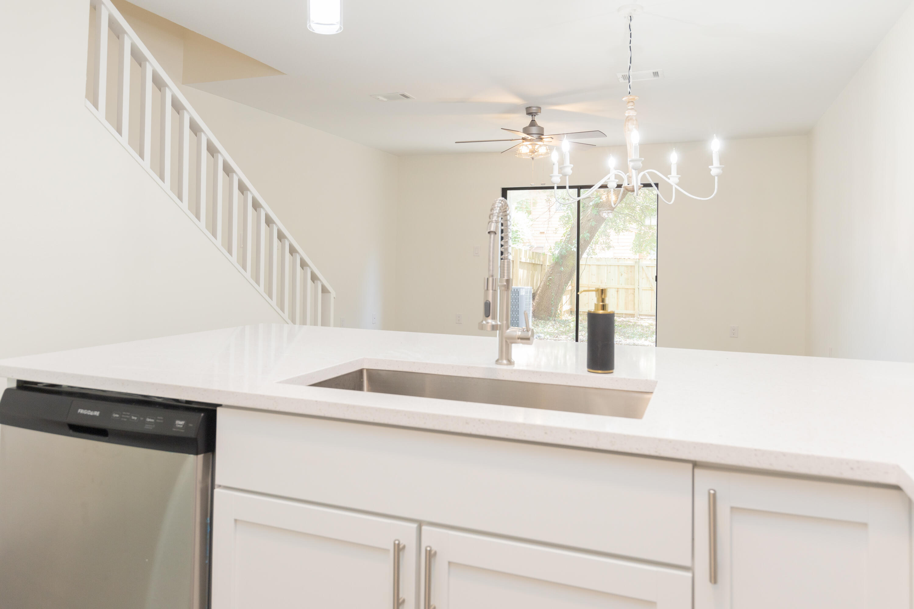 MONTAGE MANOR - Residential