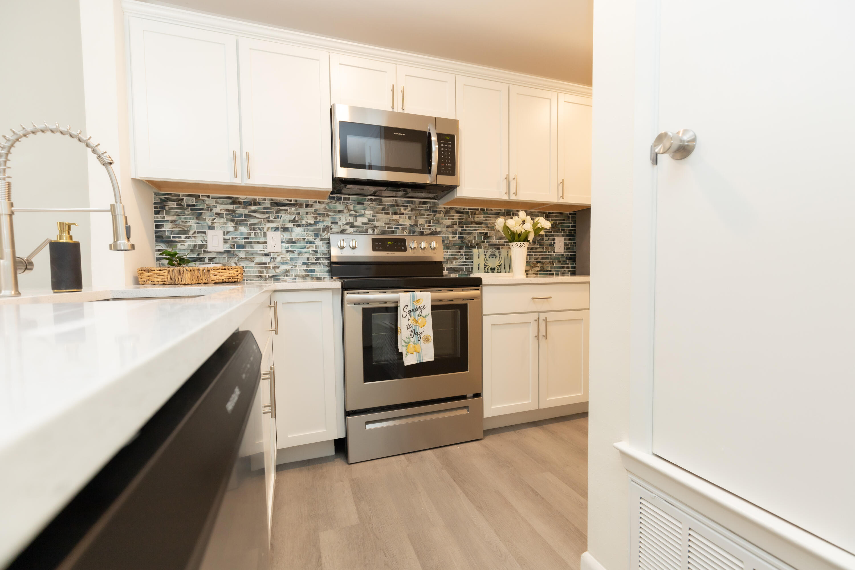 MONTAGE MANOR - Residential