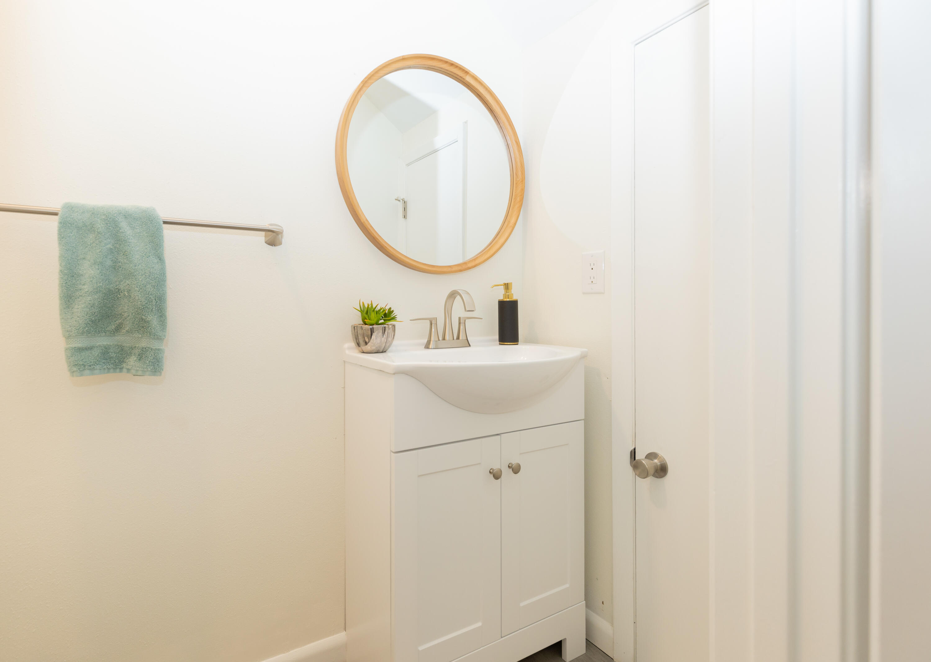 MONTAGE MANOR - Residential