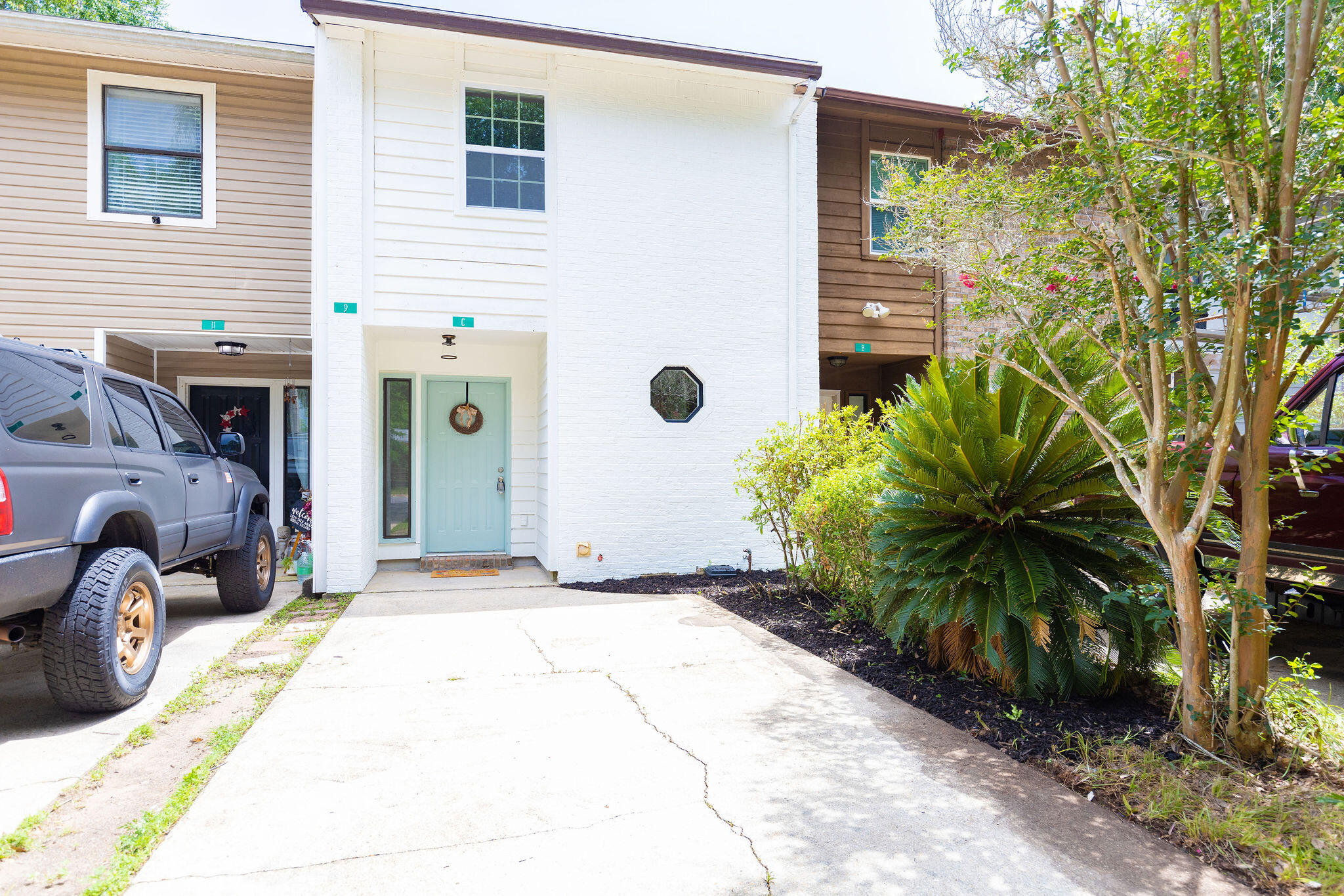 MONTAGE MANOR - Residential