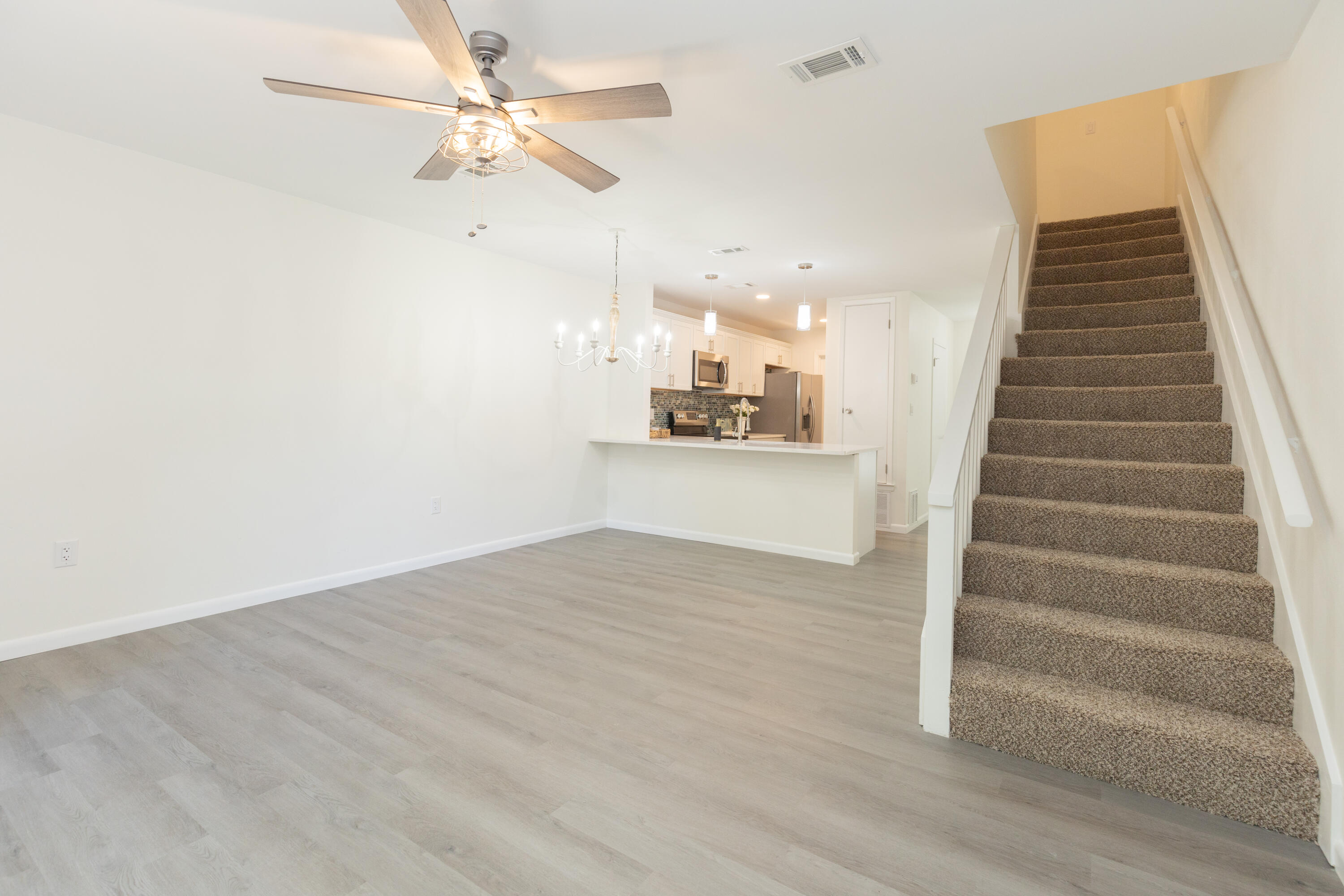 MONTAGE MANOR - Residential