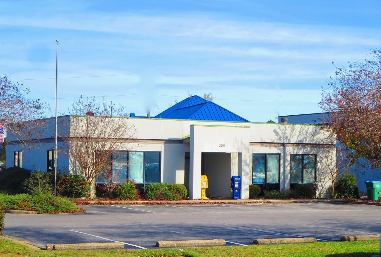 Court Plaza - Available For Lease. Freestanding building within Court Plaza. Court Plaza is a 20,000 sf retail center located at the intersection of S. Ferdon Blvd and Redstone Ave in Crestview FL. This property has great visibility, plenty of parking and is conveniently located near the North Okaloosa Medical Center. Current available units range in size from 960 to 3880 sf with various floor plans and layouts available. The City of Crestview growth rate is out pacing the national average by 37%, Five mile radius demographics for this site are: Population 42,125 Households- 14,940 with an average income of $79,000. Traffic counts at the intersection are 44,500. Freestanding building that was once a Bank. This is a NNN lease..