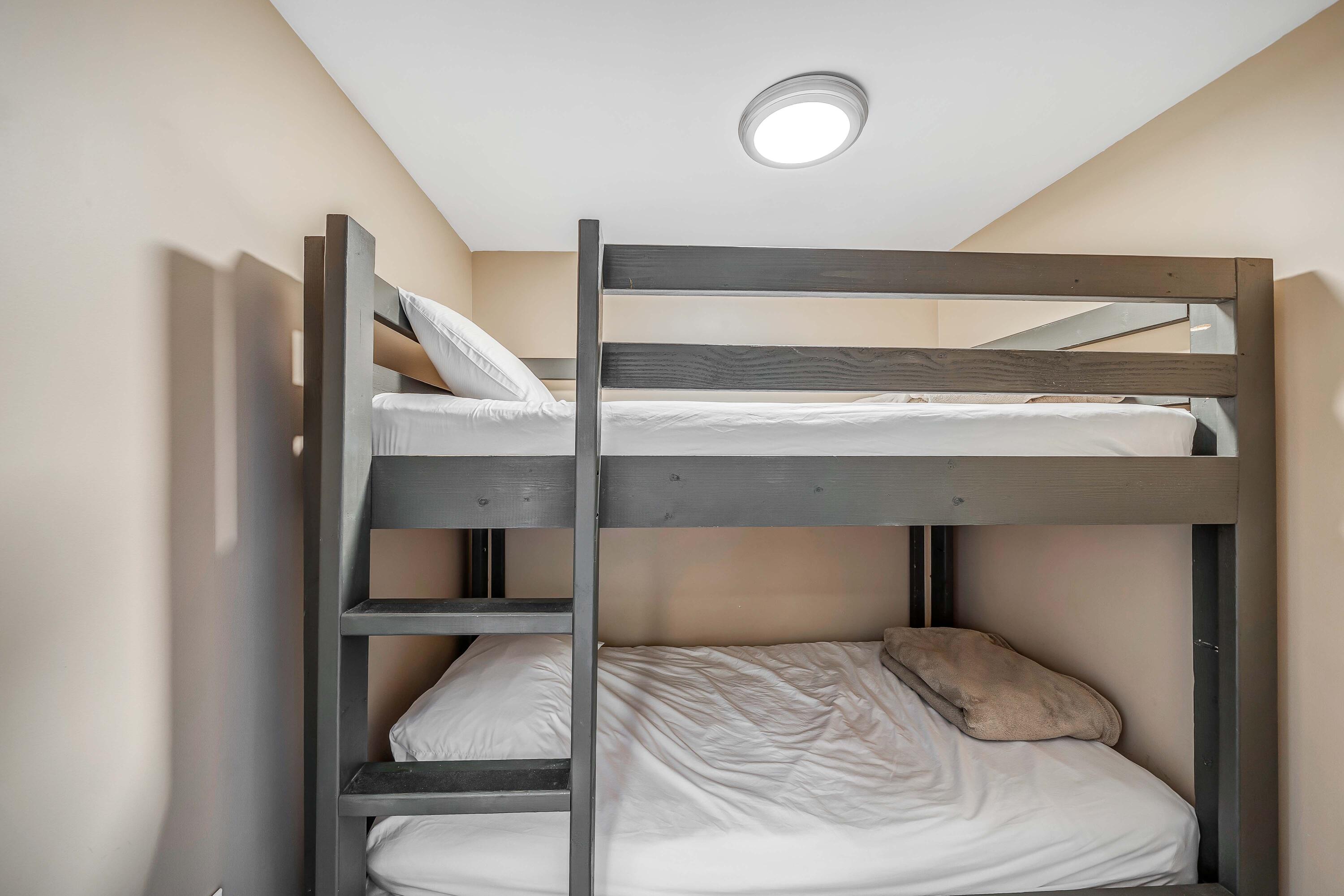 MARINER EAST CONDO - Residential