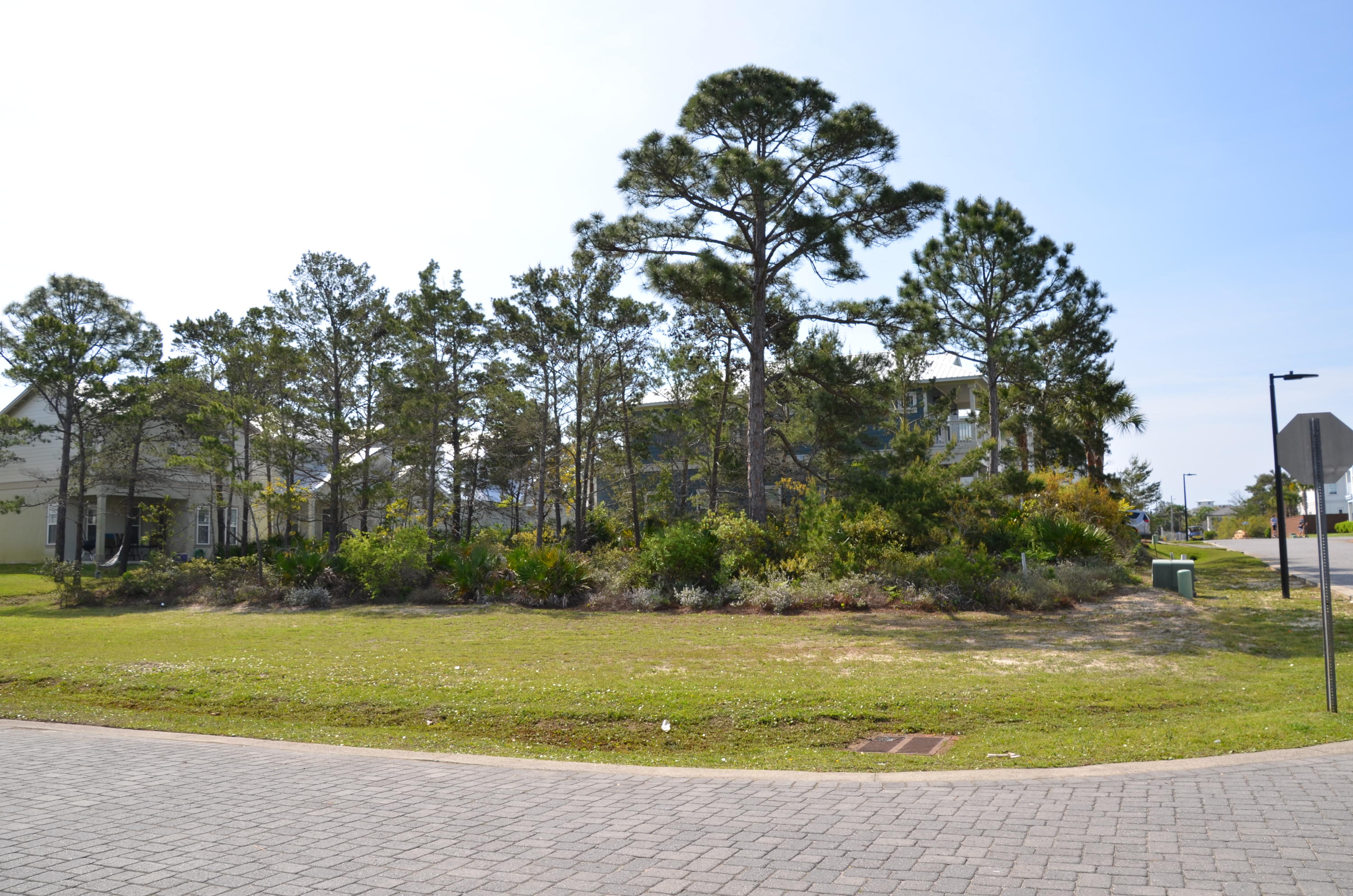 Vacant lot on the corner of Miami and Mobile for sale in coveted Frangista Beach 2nd Addition subdivision across the street from the Gulf of Mexico. Amenities include a neighborhood pool, clubhouse, picnic area, bicycle rack, speed bumps, gated community with hired security, brick pavered road, and underground utilities. Flood zone X. Real estate broker has an ownership interest in the property.