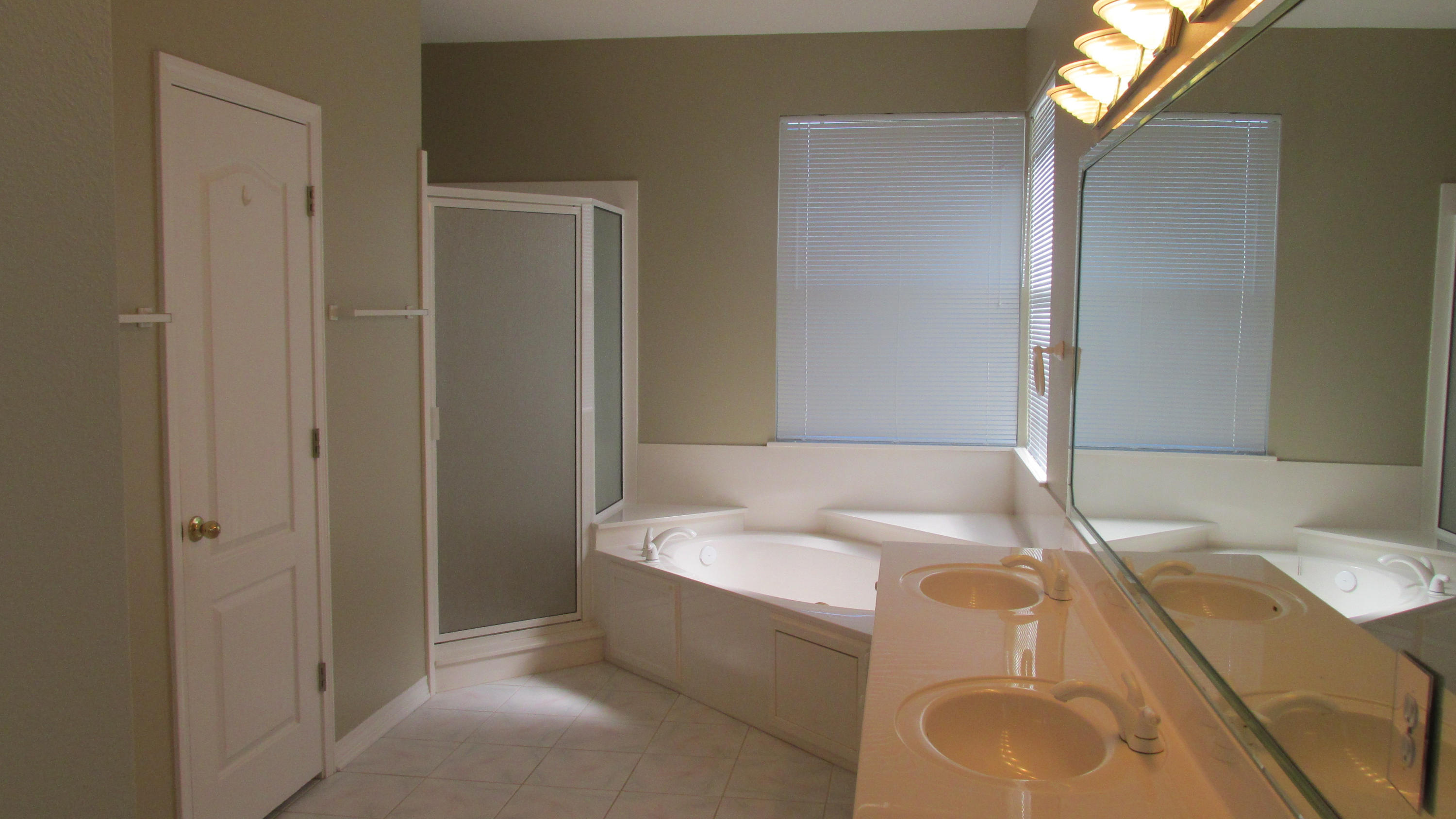 EMERALD LAKES PH 1 - Residential Lease