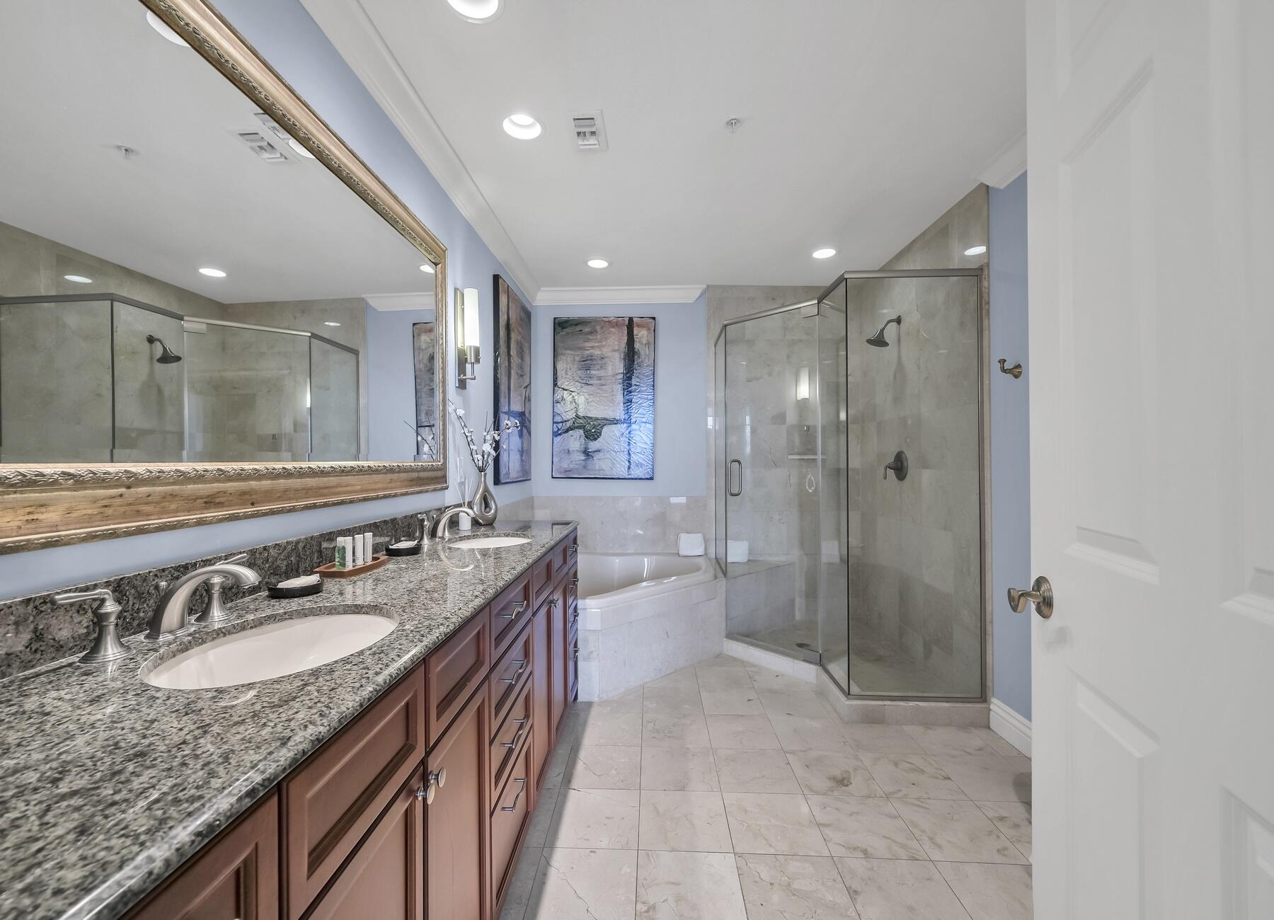 EMERALD GRANDE - Residential