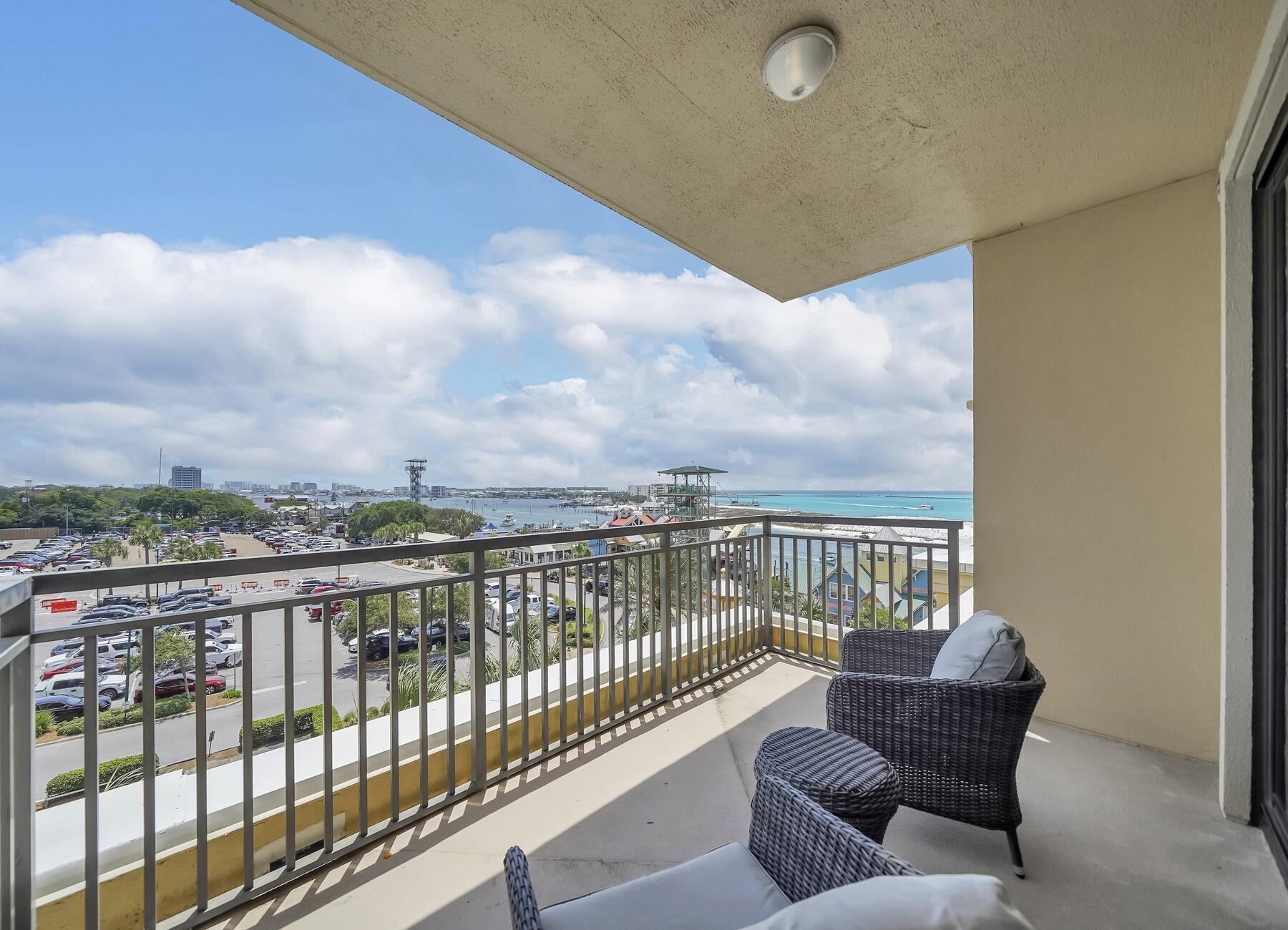 EMERALD GRANDE - Residential