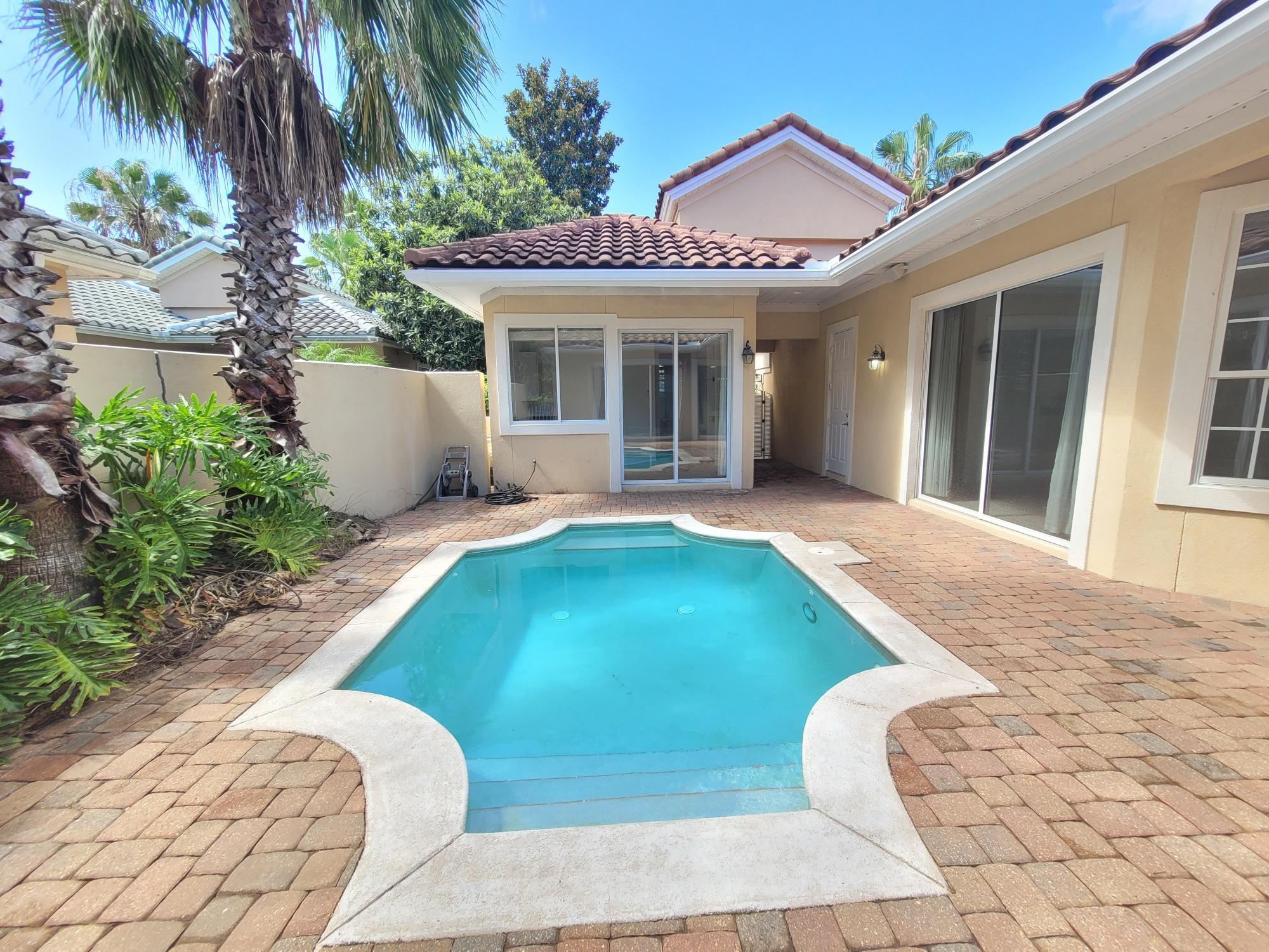 GOLF VILLAS AT REGATTA BAY - Residential