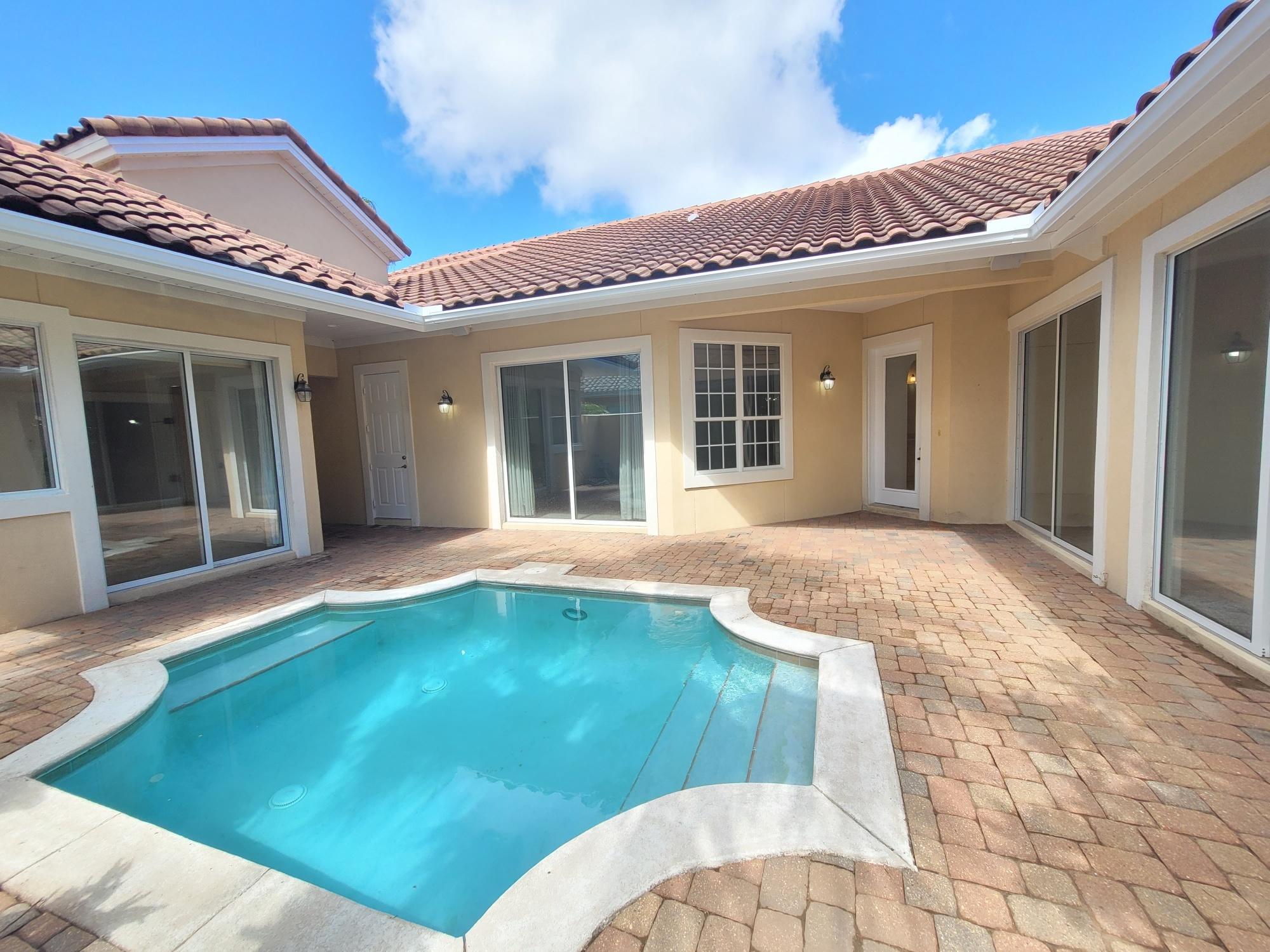 GOLF VILLAS AT REGATTA BAY - Residential