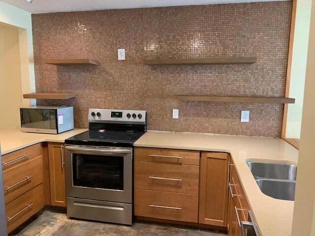 ROYAL OAK VILLAGE - Residential