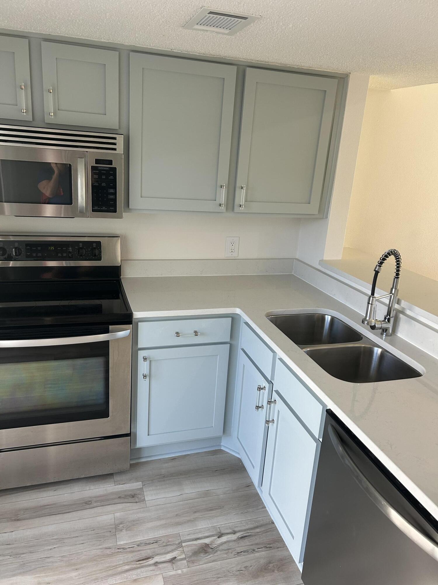 LINKSIDE VILLAGE UNIT 1 - Residential