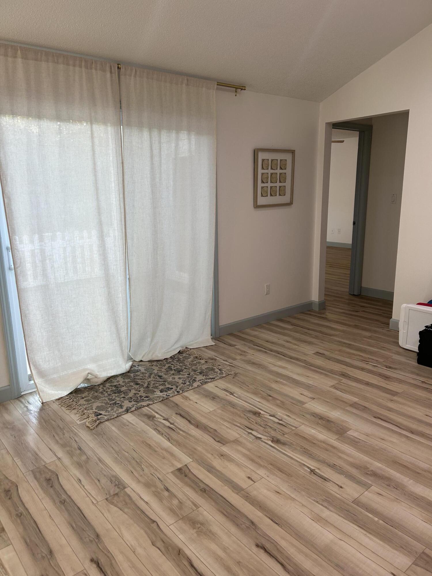 LINKSIDE VILLAGE UNIT 1 - Residential