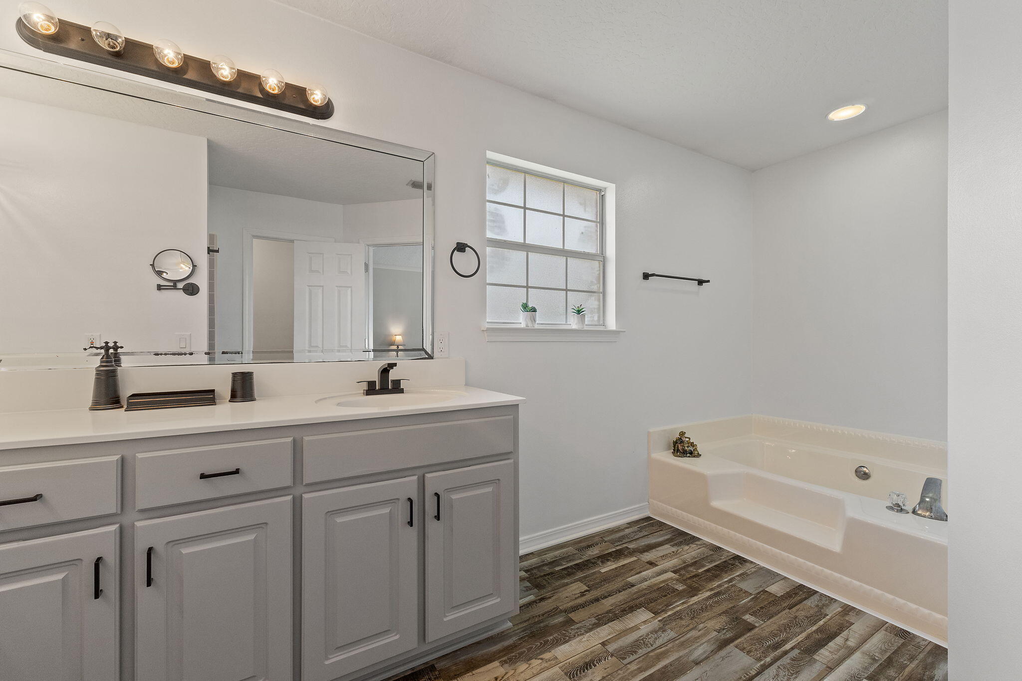 HOLLEY BY THE SEA - Residential