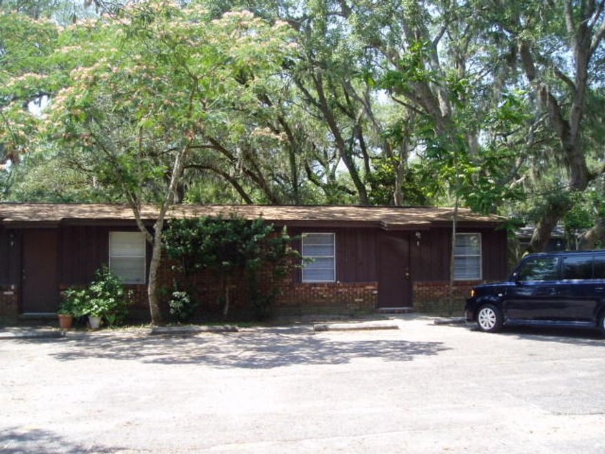 Cute 2 bedroom duplex tucked away among majestic oak trees with Spanish Moss flowing from the branches. Privacy fence surrounds the property with grounds service included. Private parking for residents only. Sorry no pets.
