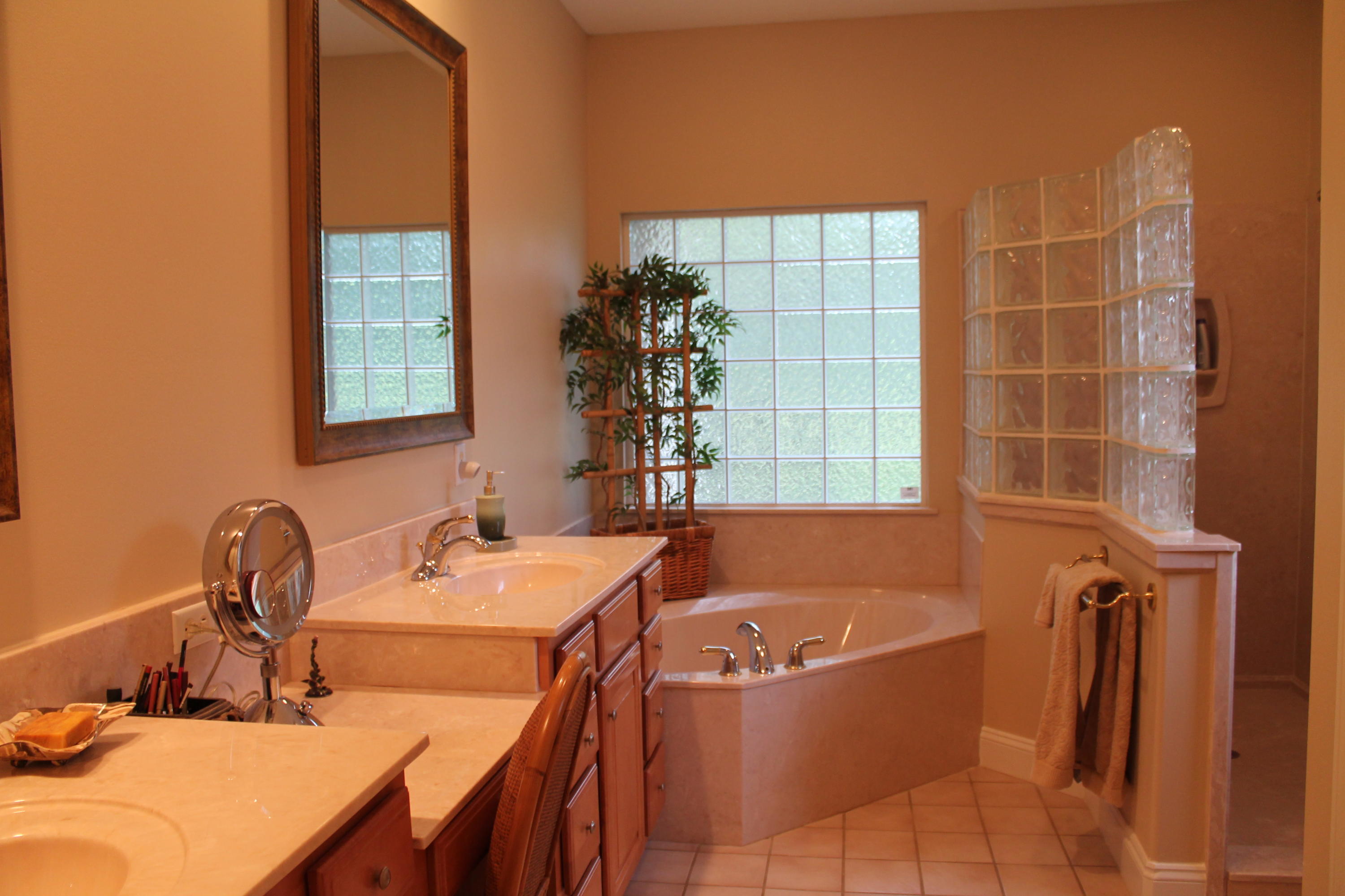 ROCKY BAYOU CC EST #9 LOT 39 - Residential