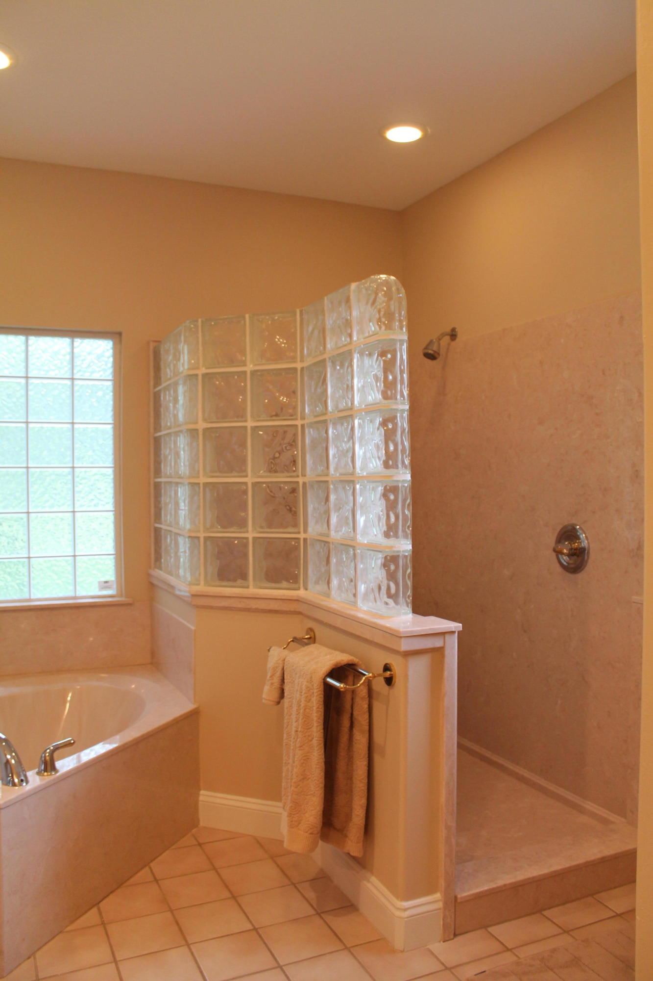 ROCKY BAYOU CC EST #9 LOT 39 - Residential