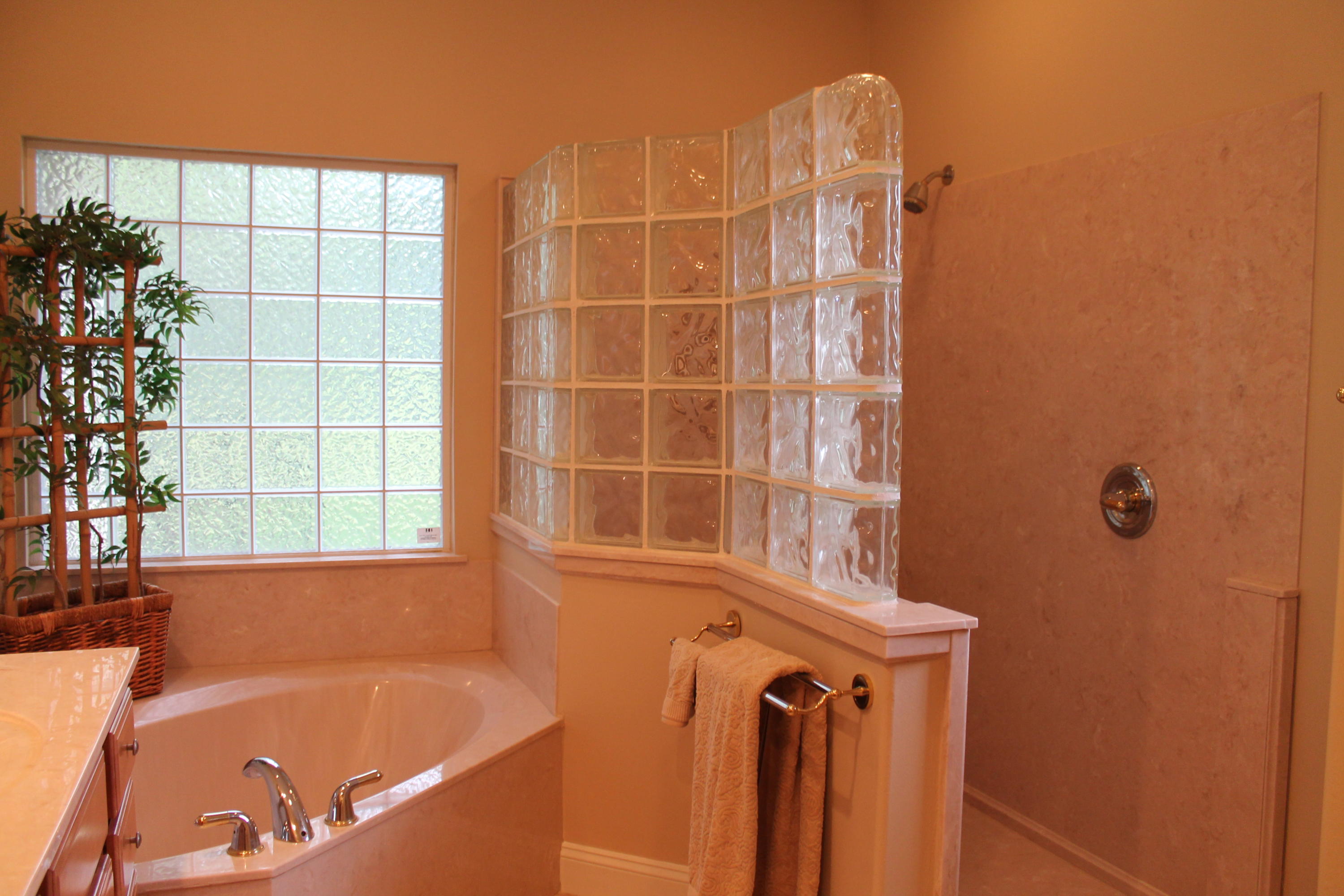 ROCKY BAYOU CC EST #9 LOT 39 - Residential