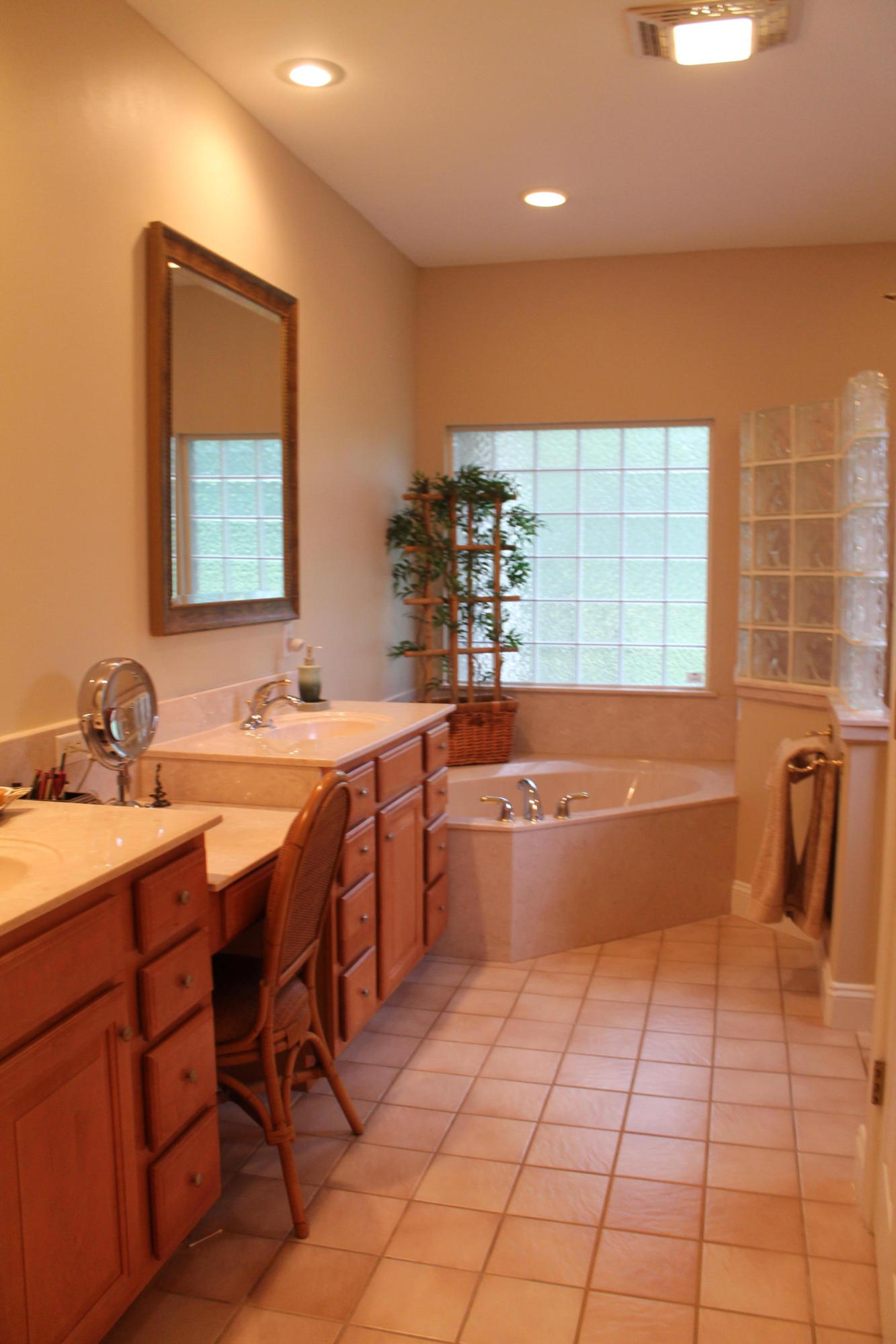 ROCKY BAYOU CC EST #9 LOT 39 - Residential