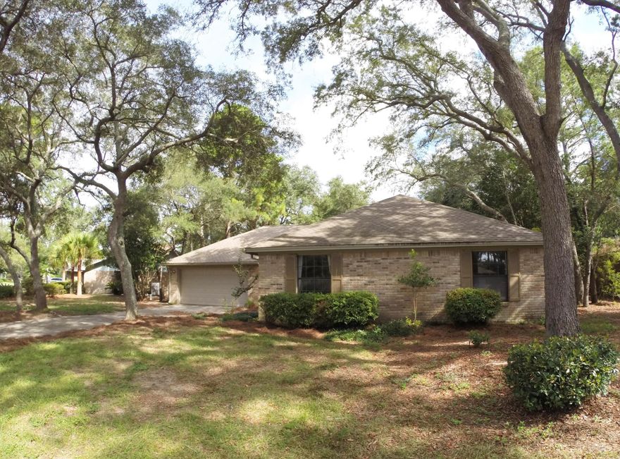 Fantastic MOVE IN READY home in the beautiful Woodlands neighborhood in Bluewater Bay. AWESOME SCHOOLS! Spacious vaulted family room w/lovely fireplace, updated laminate hardwood floors, & light filled windows. Home has additional living area adjacent to a spacious dining area. Kitchen: new Venetian Ice granite counters, under mount SS sink, cabinets galore,& updated appliances. LARGE Master bedroom w/updated carpet, neutral colors, walk in closet, & sliding glass door to back yard. Master bath: double vanities, separate soaking tub, & shower. Home has a split bedroom plan w/3 more bedrooms & second bath. Newer Pergo laminate hardwood floors, carpet, & tile throughout. Newer roof (2007),new garage door/opener (2014/2013),HVAC(2007),carpet (2012), termite bond.
