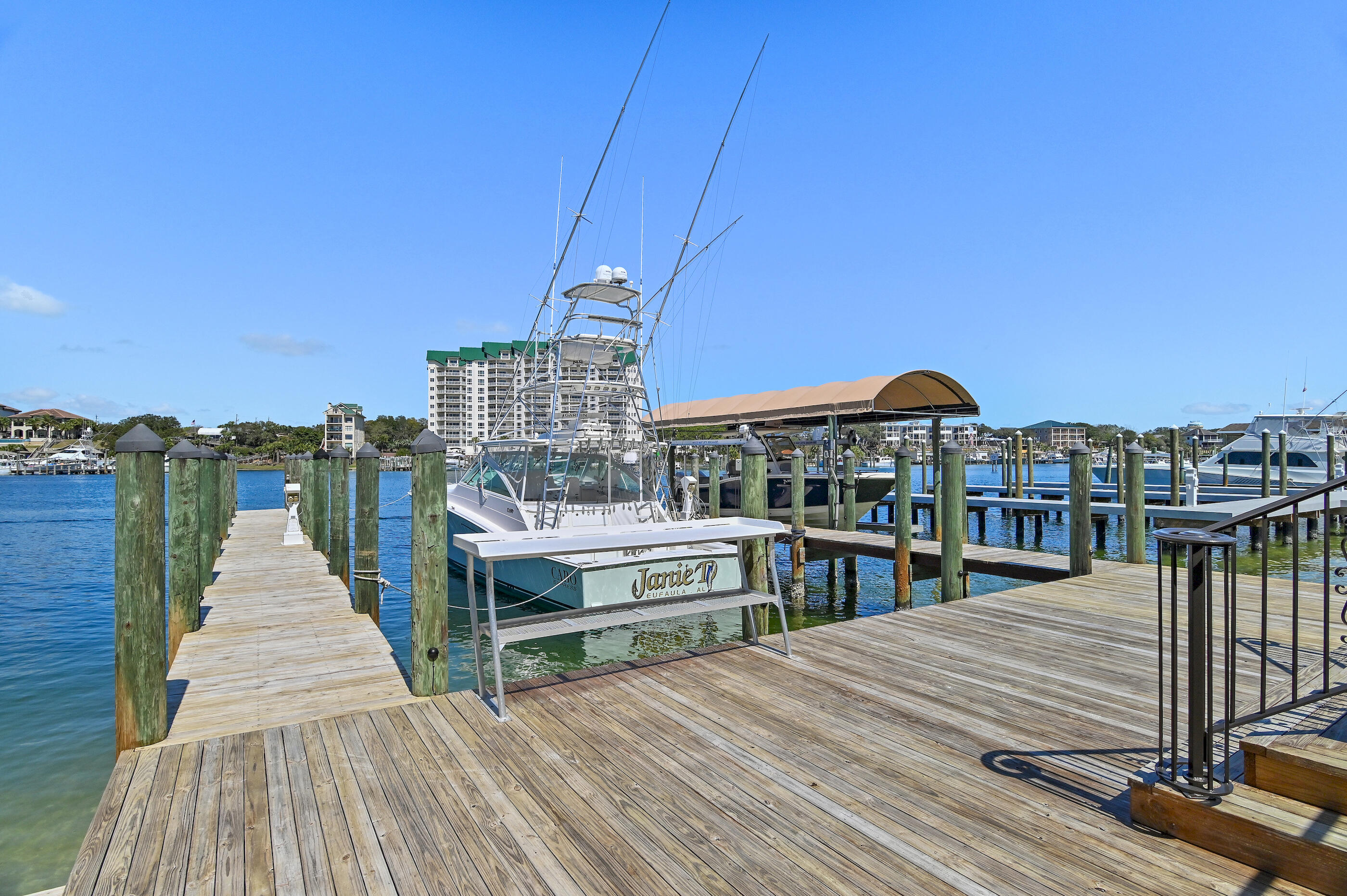 HOLIDAY ISLE - Residential