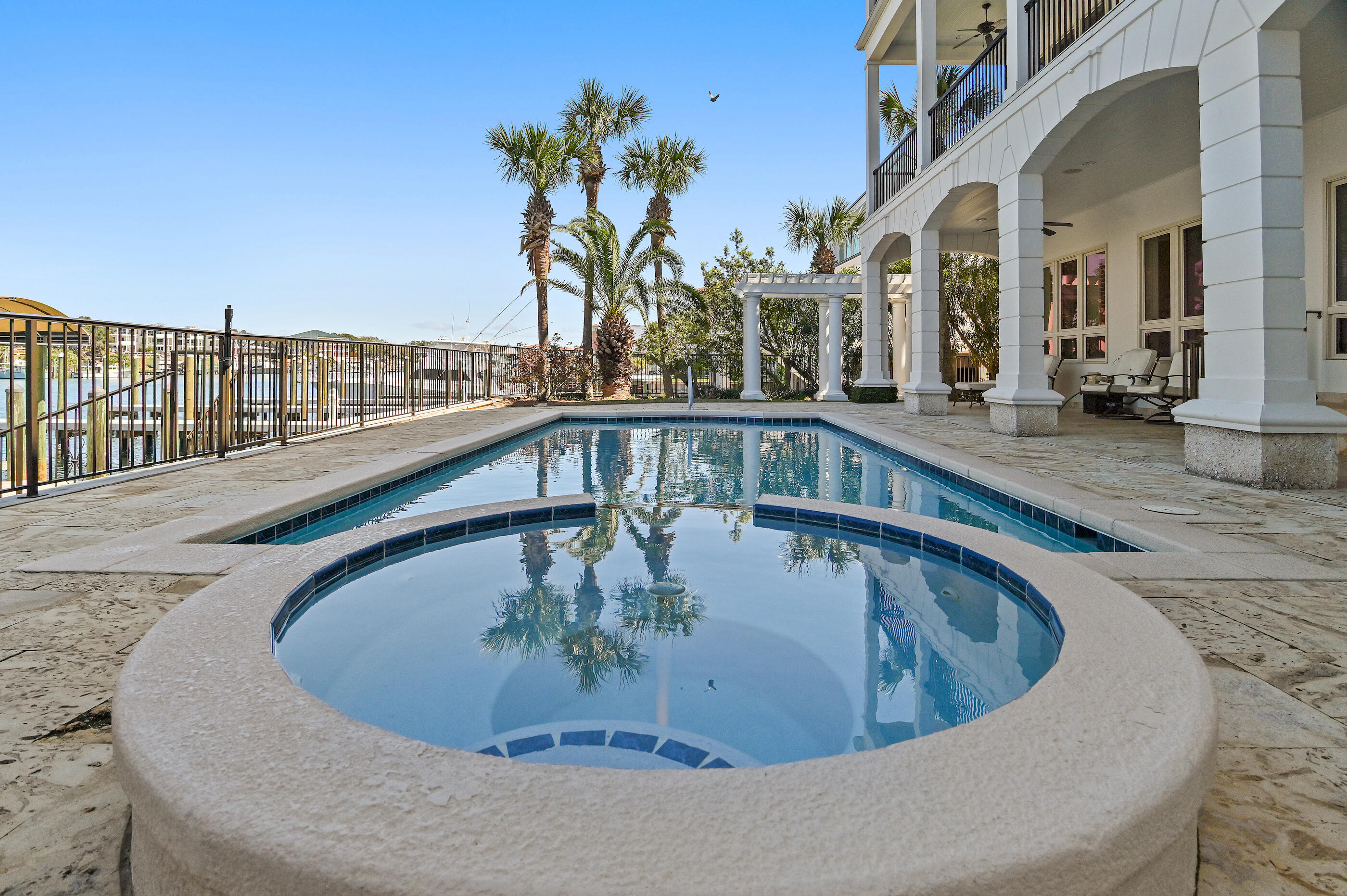 HOLIDAY ISLE - Residential