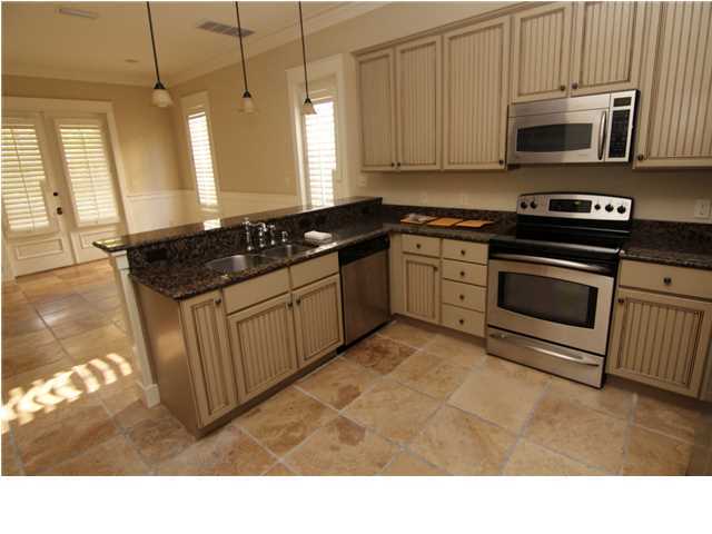 BUNGALOS AT SANDESTIN - Residential