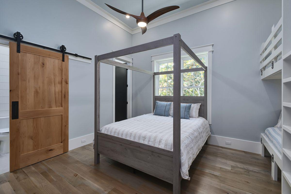 SEAGROVE SHORES 4TH ADD - Residential