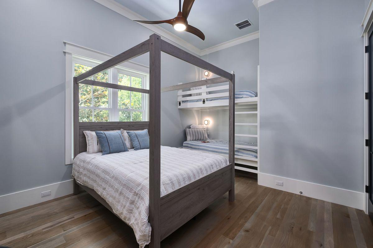 SEAGROVE SHORES 4TH ADD - Residential