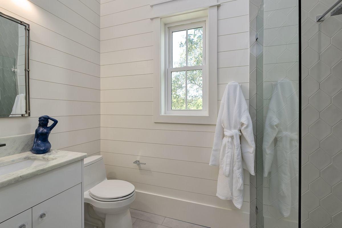SEAGROVE SHORES 4TH ADD - Residential