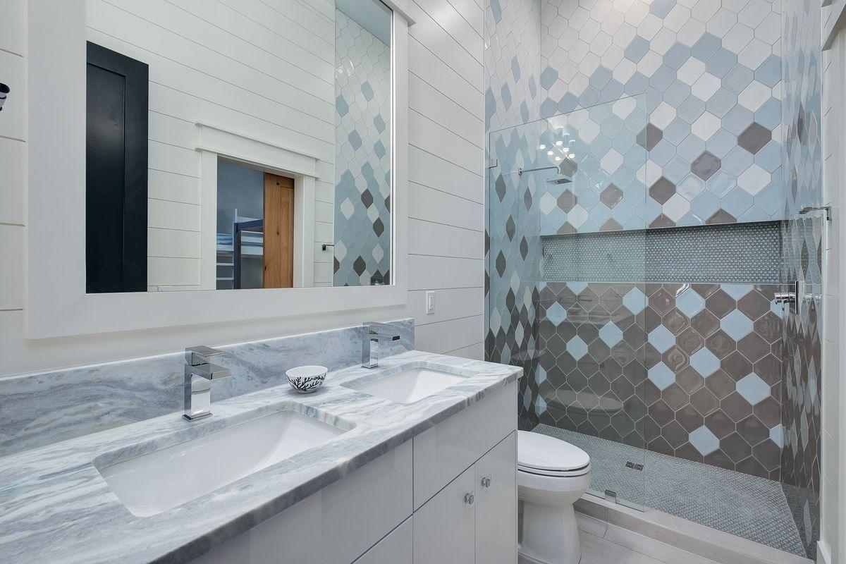 SEAGROVE SHORES 4TH ADD - Residential