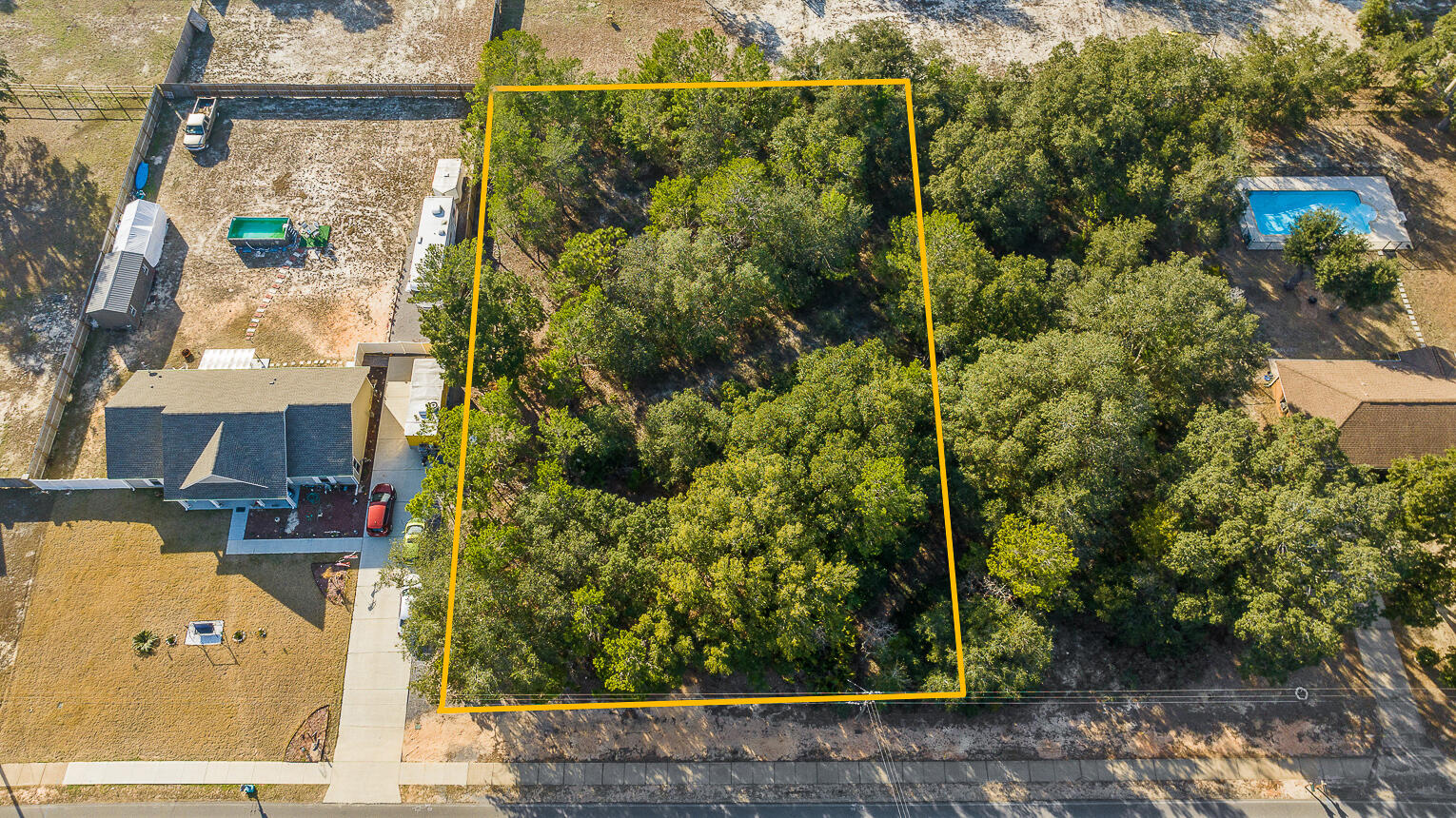 Great buildable lot in Navarre spanning approximately 1/2 acres. This wooded, vacant land offers a unique opportunity to craft your dream home in Navarre with no HOA. Easily access East Bay Blvd, Hwy 87 & 98 ensuring effortless commuting and convenient travel to beaches and shopping.