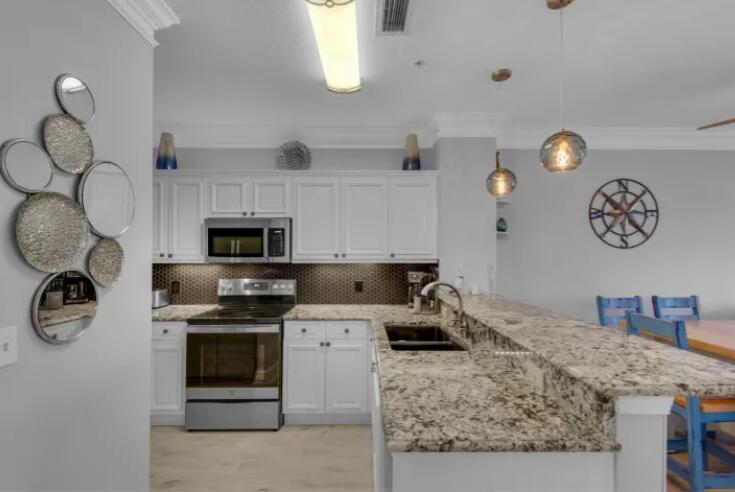 EMERALD WATERS - Residential